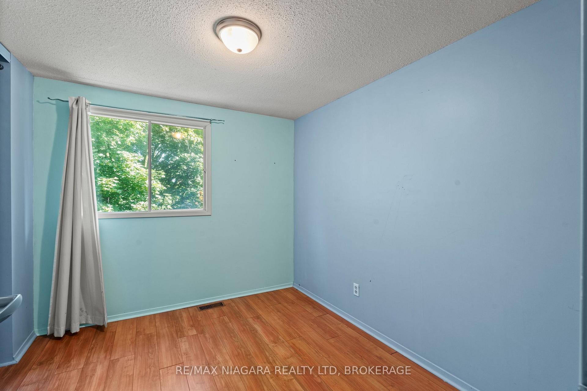Photo 17 of 47 Birchpark Drive, Grimsby, Grimsby Beach — HOMEH