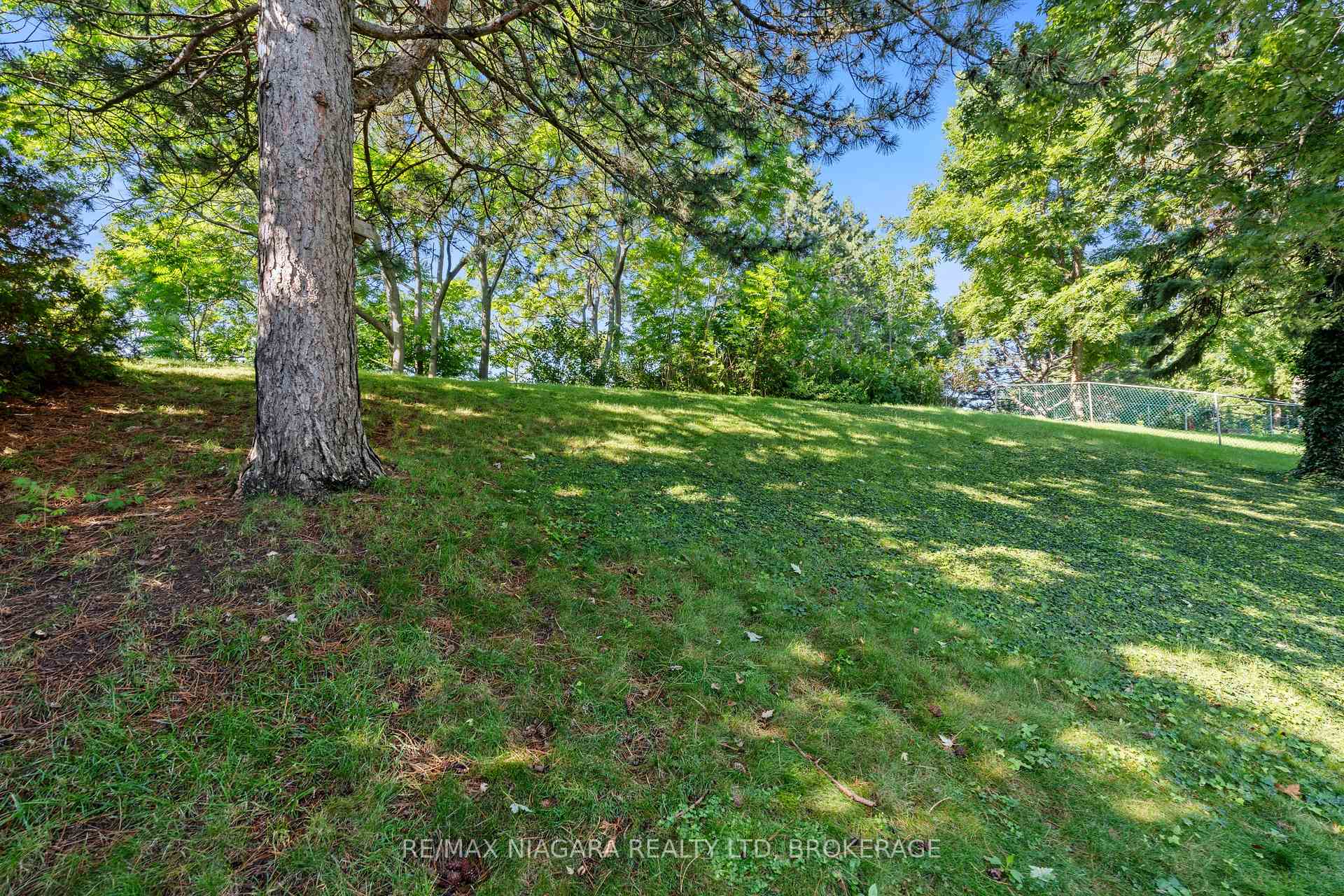 Photo 22 of 47 Birchpark Drive, Grimsby, Grimsby Beach — HOMEH