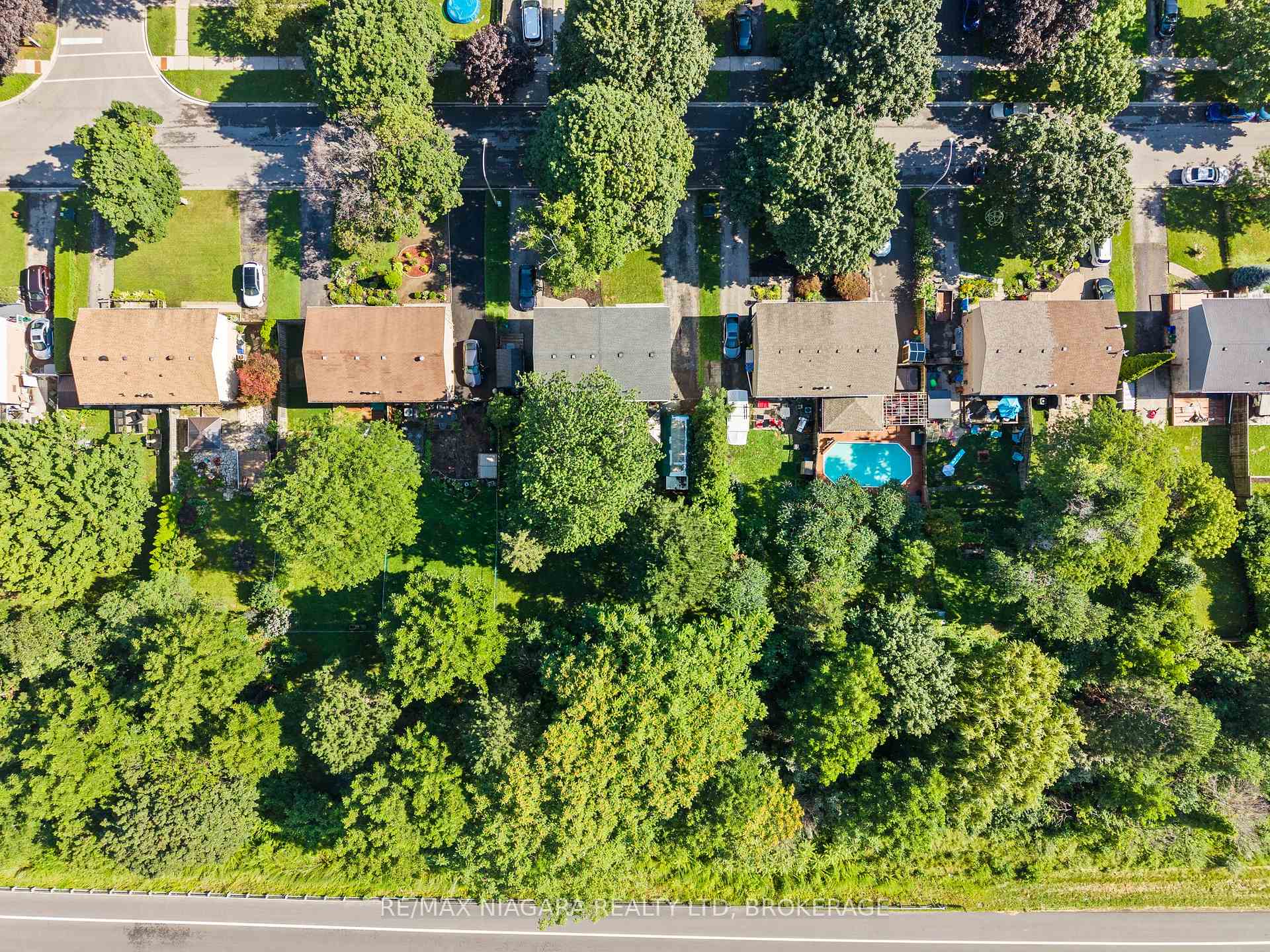 Photo 28 of 47 Birchpark Drive, Grimsby, Grimsby Beach — HOMEH