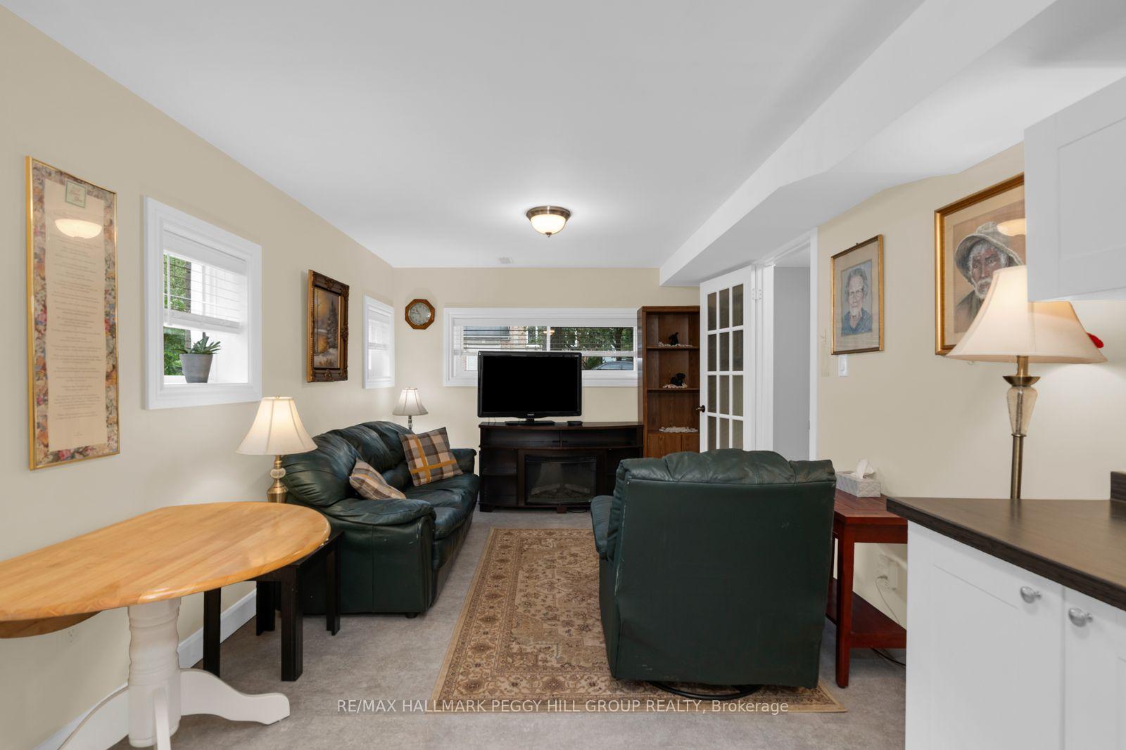 Photo 8 of 52 Harbour Crescent, Wasaga Beach — HOMEH