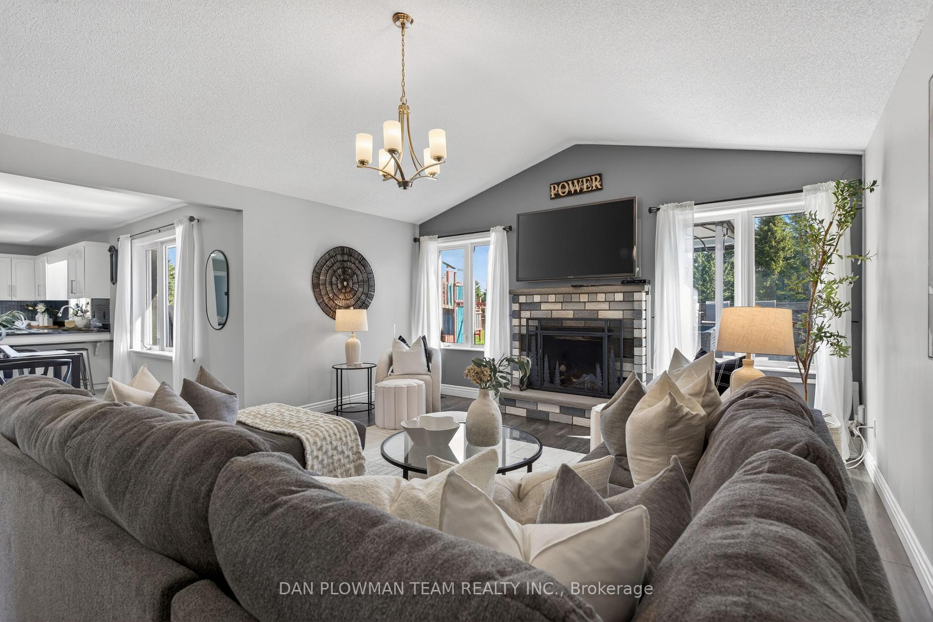 Photo 8 of 11 Steepleview Court, Oshawa, Columbus — HOMEH