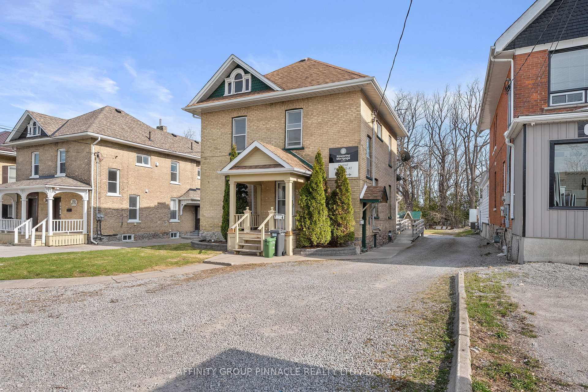 Photo 1 of 255 Kent Street W, Kawartha Lakes, Lindsay — HOMEH