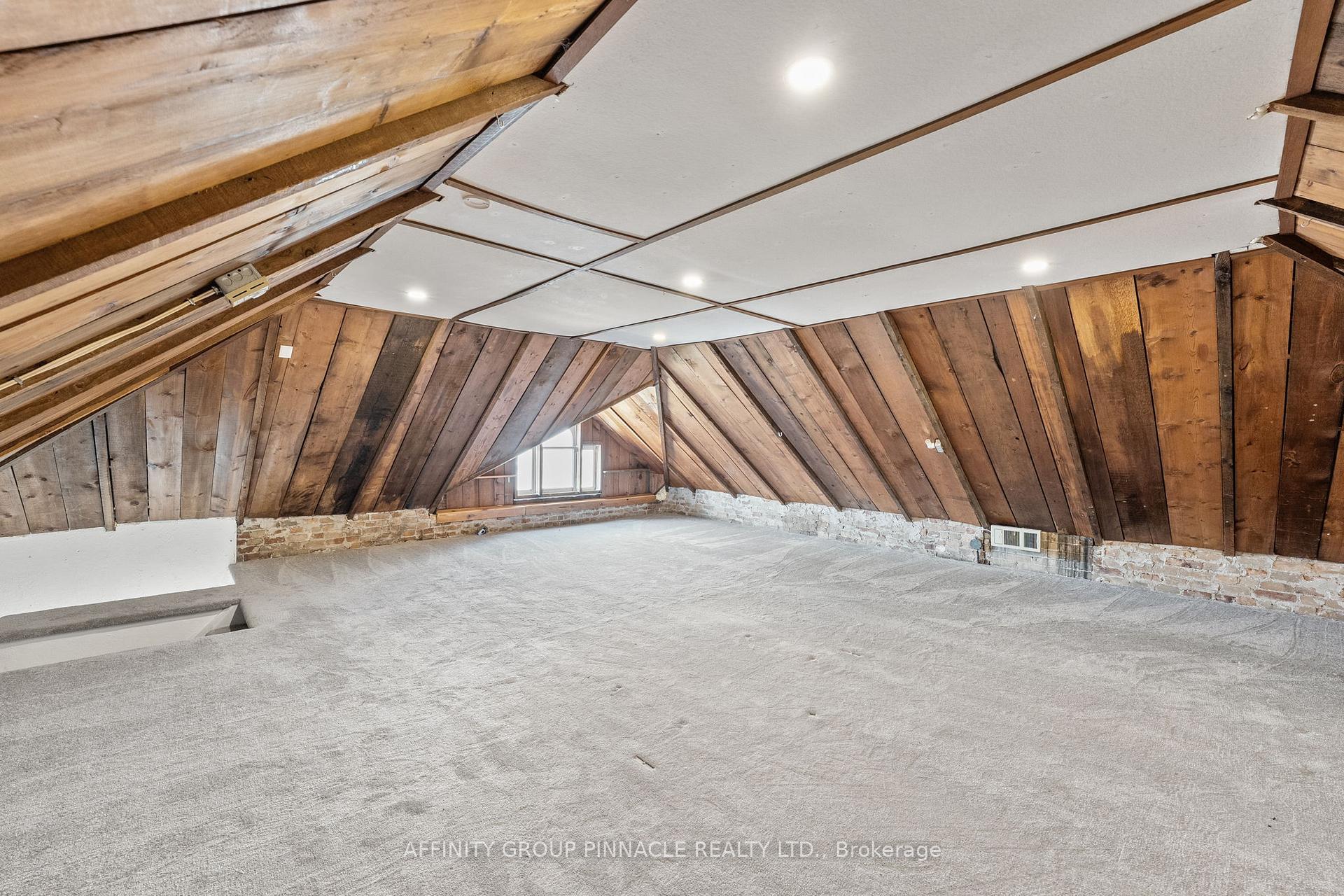 Photo 29 of 255 Kent Street W, Kawartha Lakes, Lindsay — HOMEH