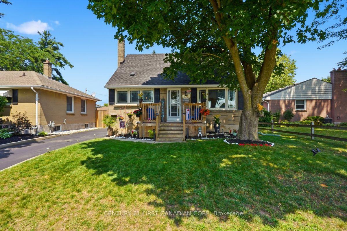 Front of 28 Tweedsmuir Avenue