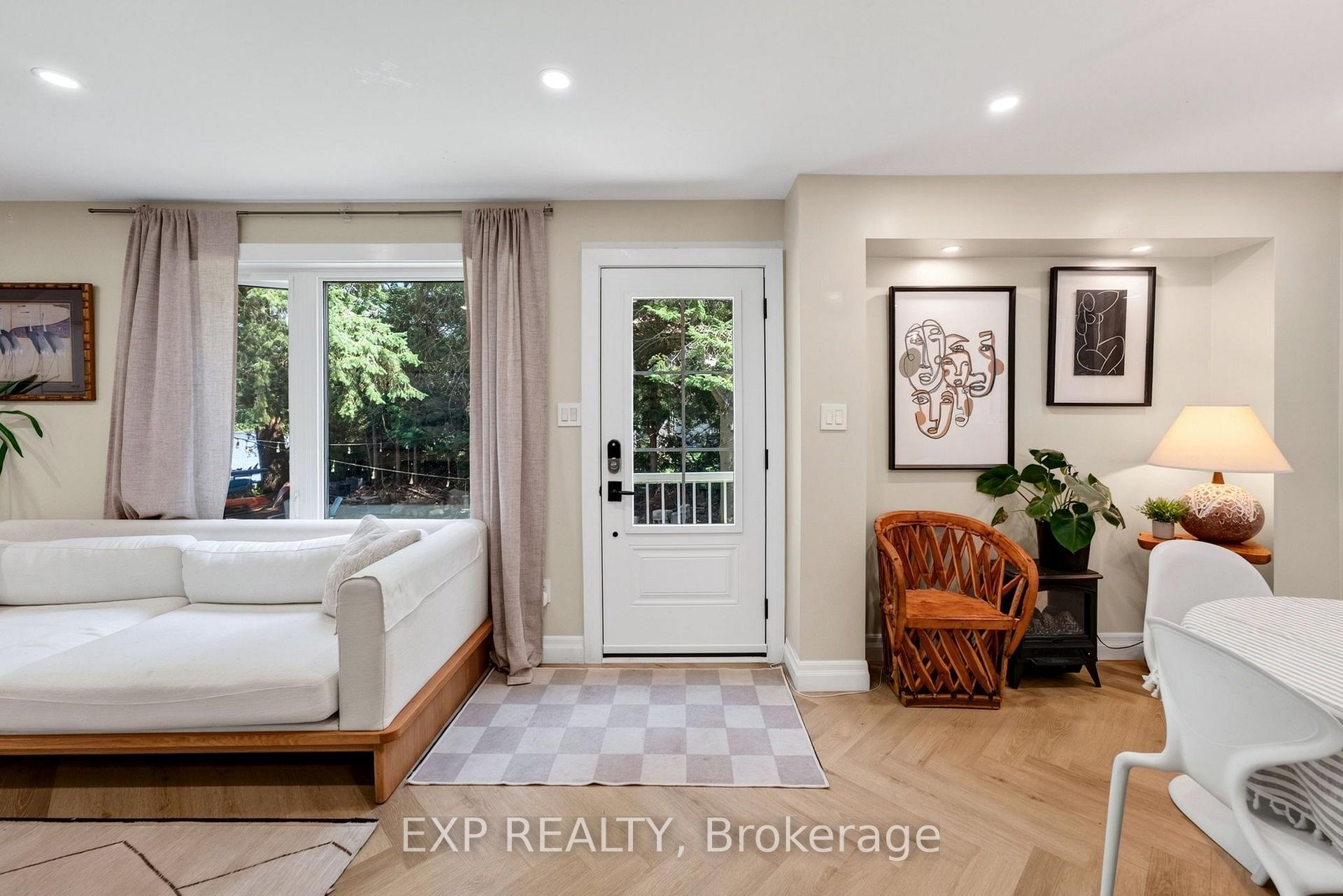 Photo 4 of 1 Aird Court, Georgina, Baldwin — HOMEH