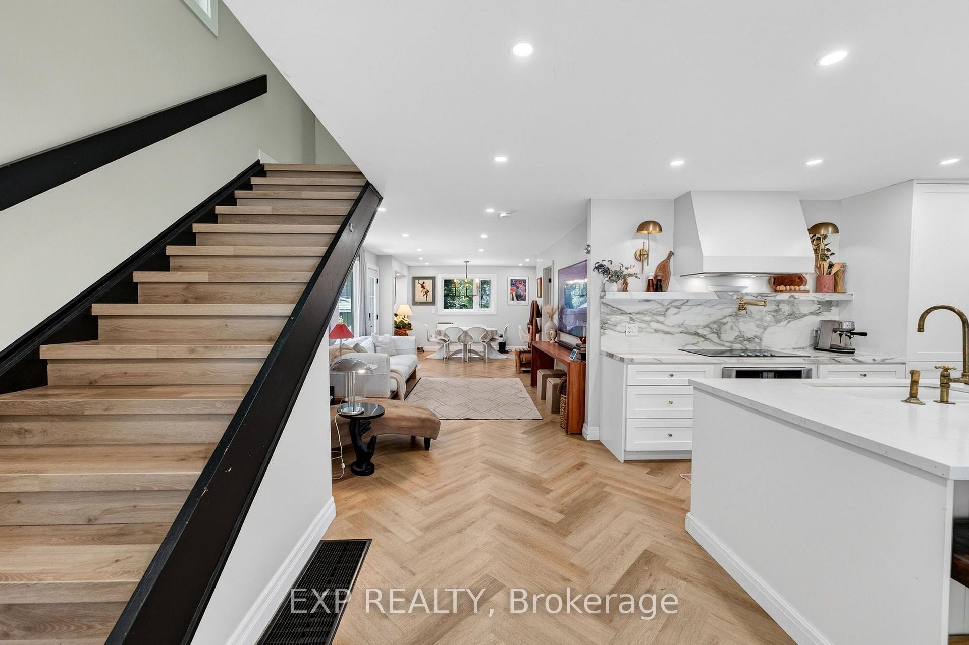 Photo 18 of 1 Aird Court, Georgina, Baldwin — HOMEH
