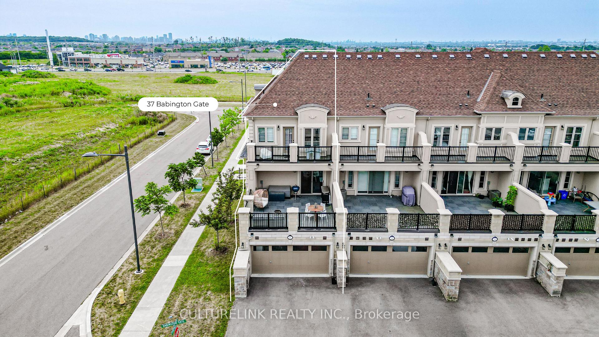Photo 2 of 37 Babington Gate, Vaughan, Maple — HOMEH