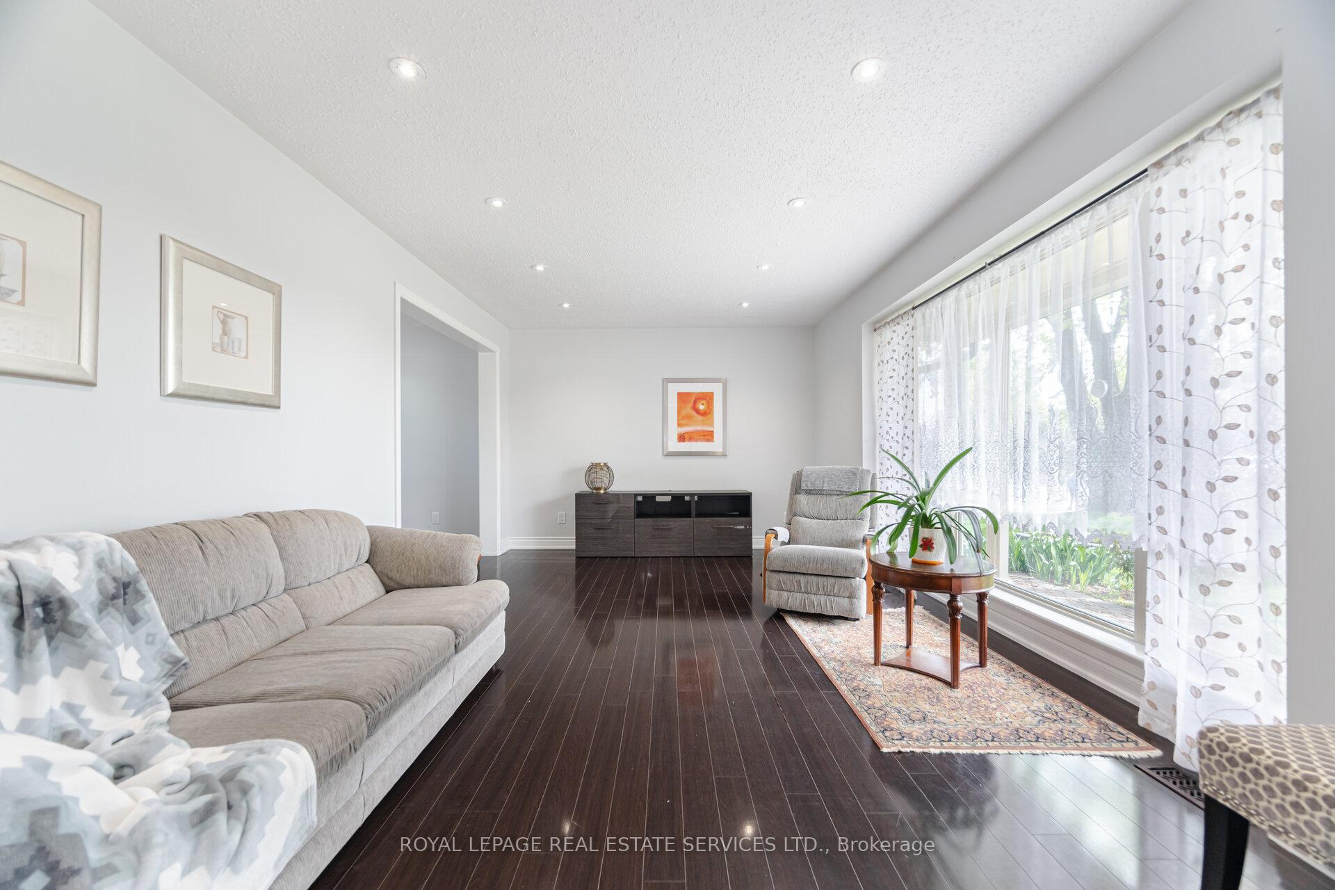 Photo 4 of 39 Aberdeen Crescent, Brampton, Avondale — HOMEH