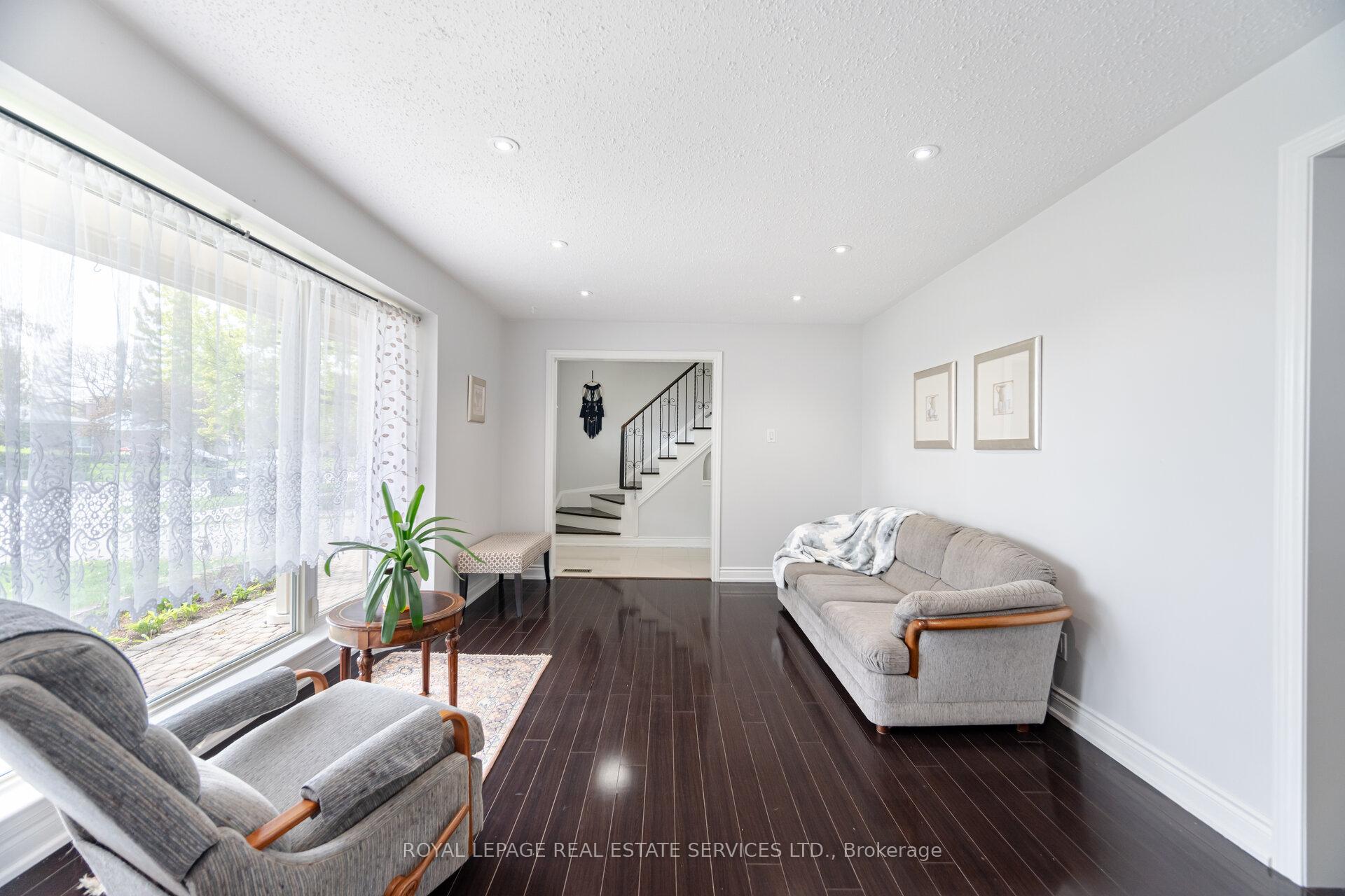 Photo 6 of 39 Aberdeen Crescent, Brampton, Avondale — HOMEH