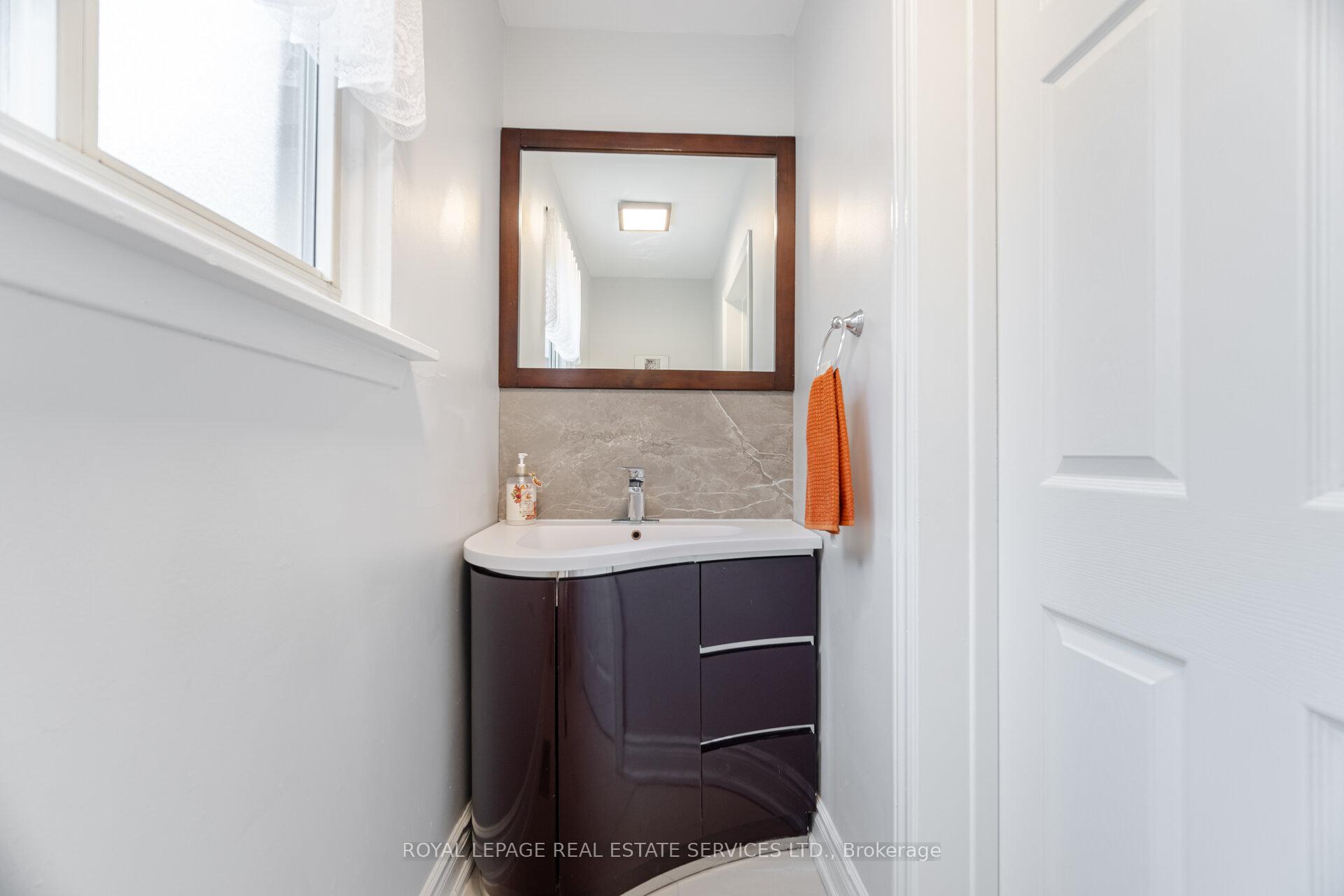 Photo 16 of 39 Aberdeen Crescent, Brampton, Avondale — HOMEH