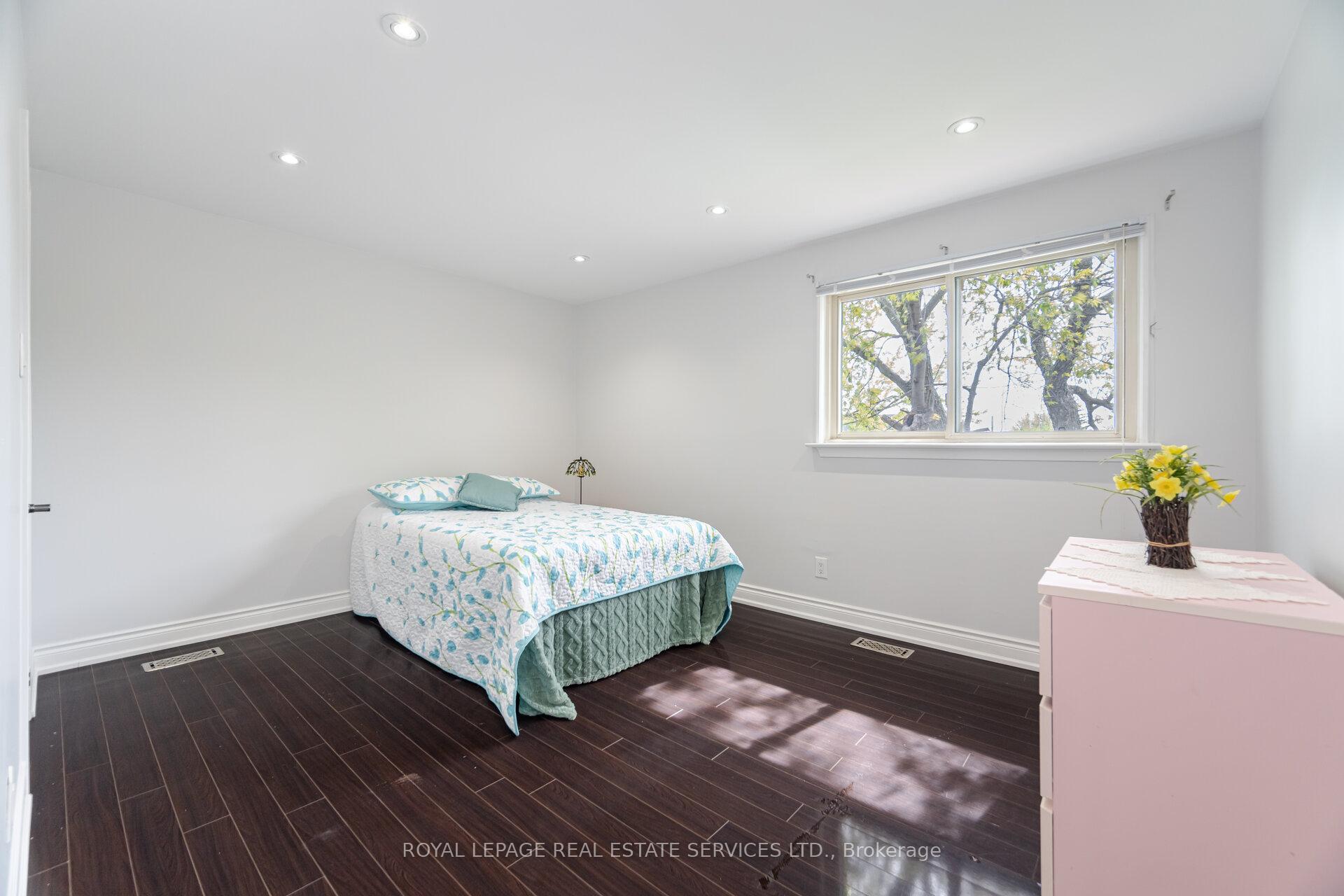 Photo 24 of 39 Aberdeen Crescent, Brampton, Avondale — HOMEH
