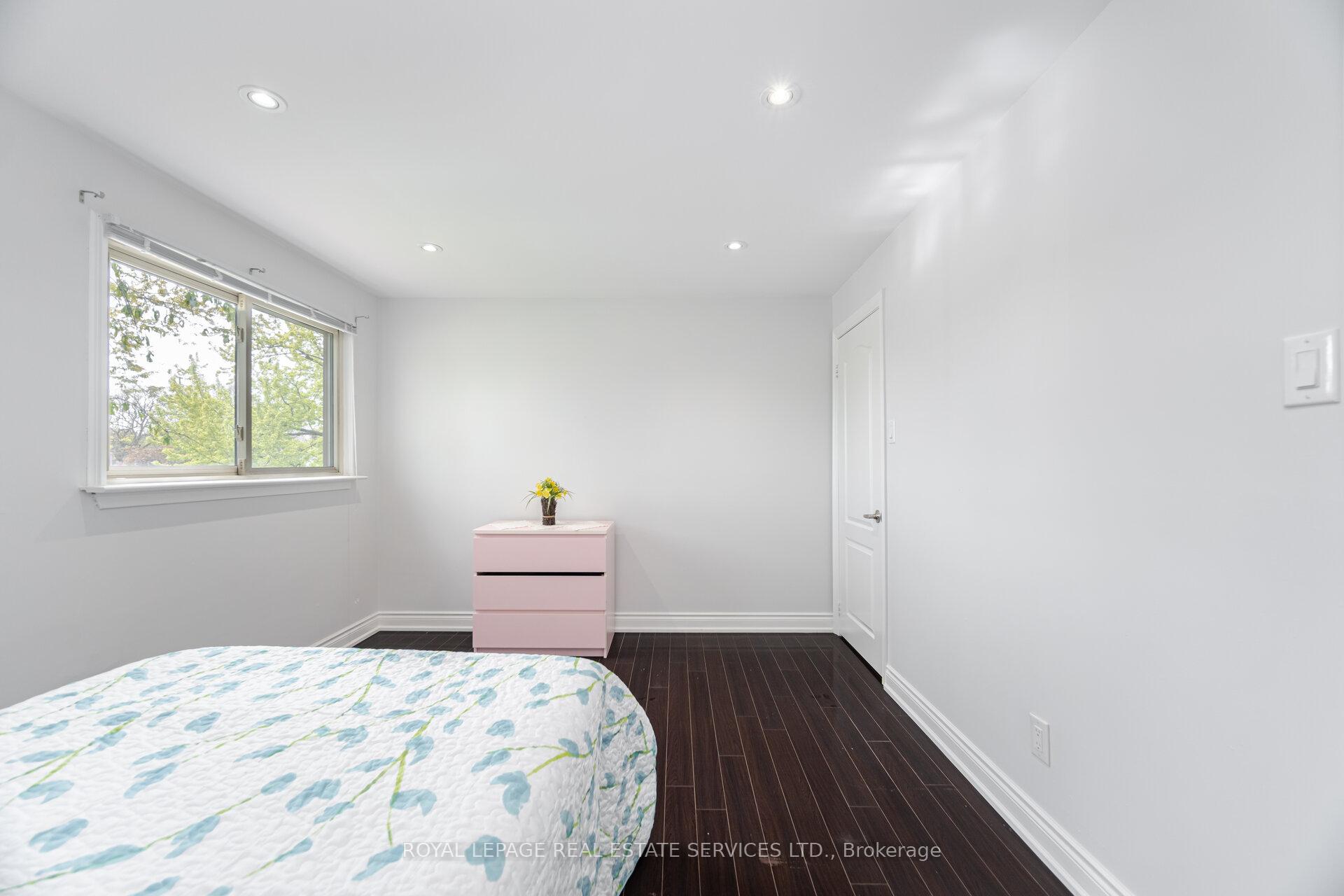 Photo 25 of 39 Aberdeen Crescent, Brampton, Avondale — HOMEH