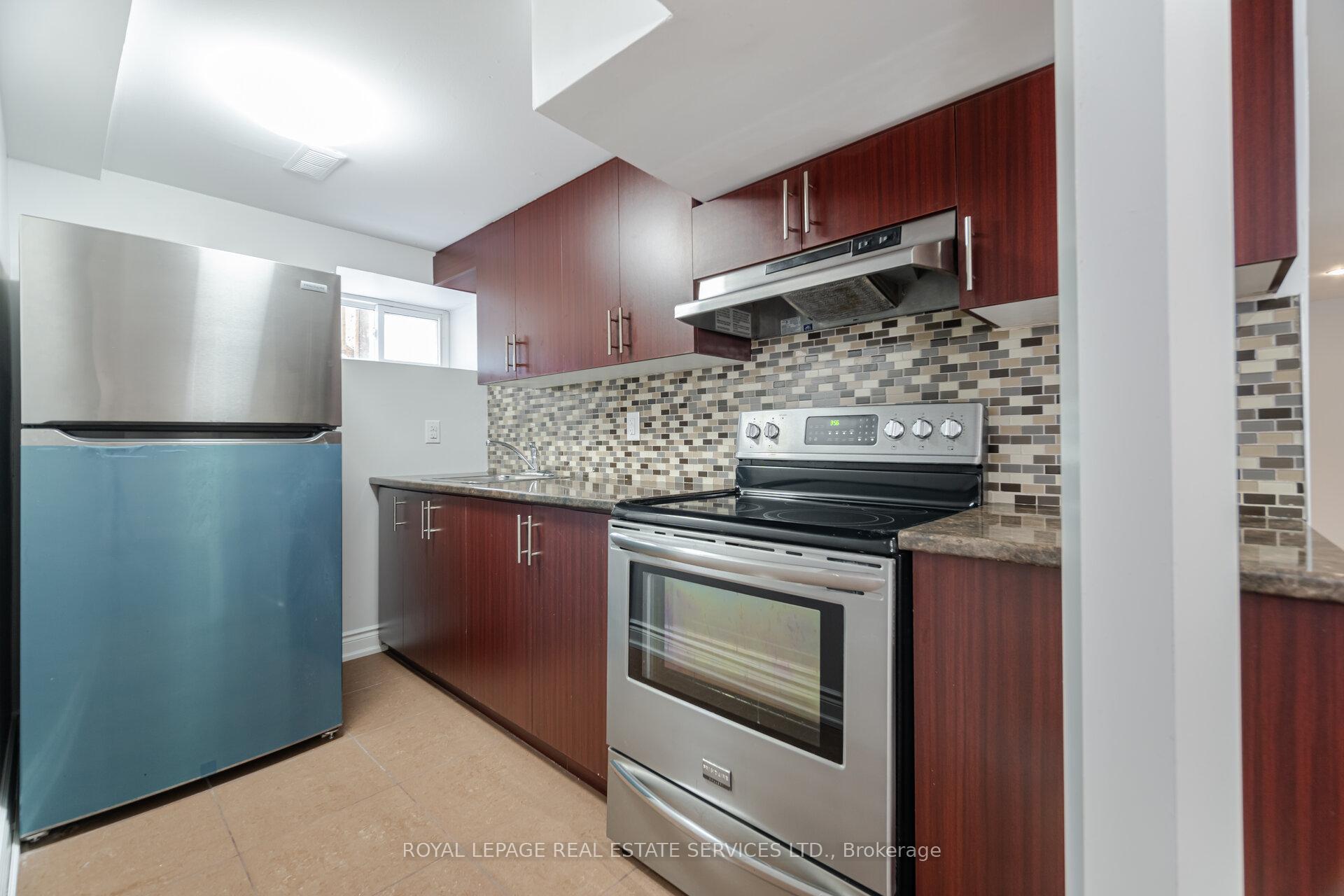 Photo 33 of 39 Aberdeen Crescent, Brampton, Avondale — HOMEH