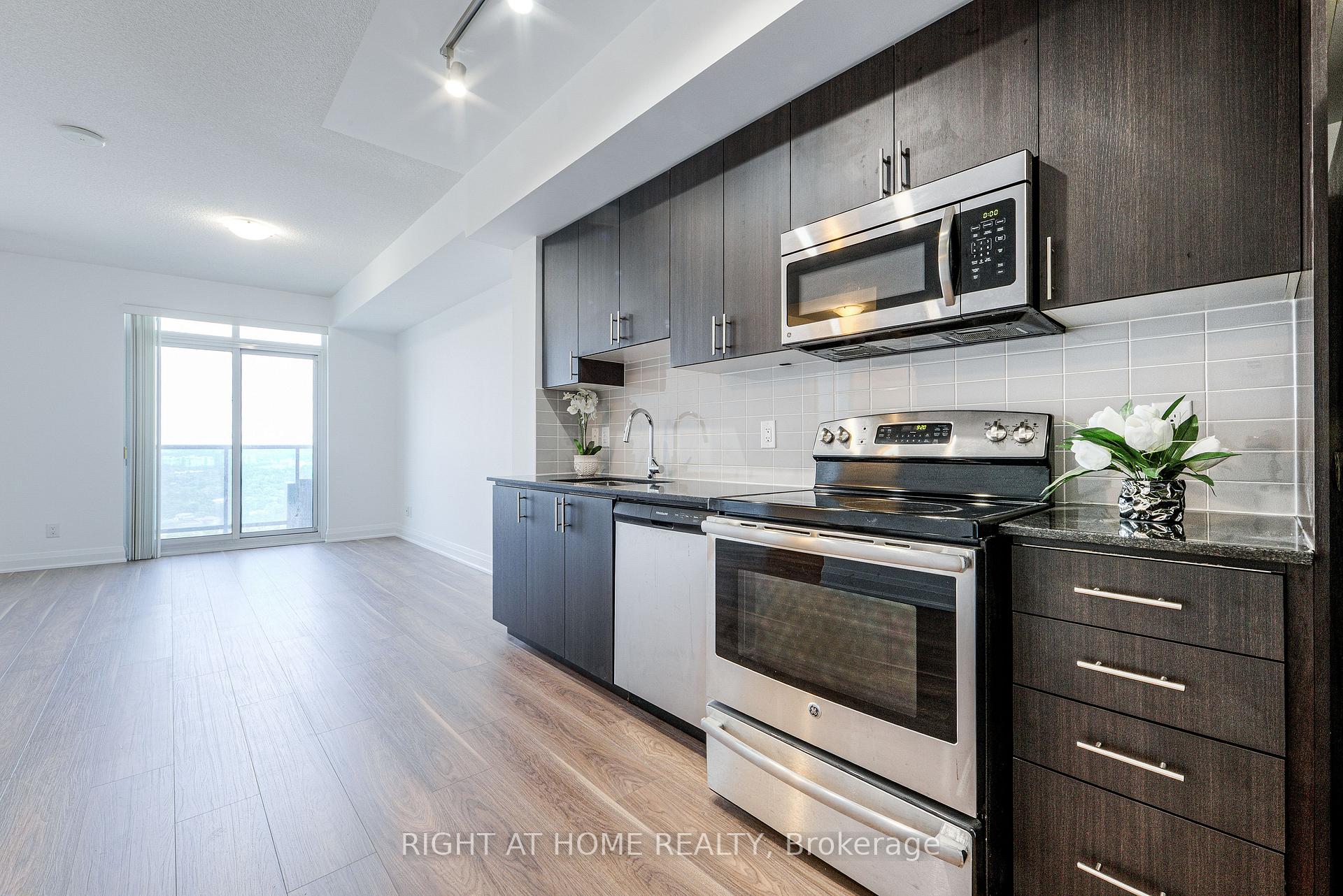 Photo 4 of Unit 2203, 7171 Yonge Street, Markham, Grandview — HOMEH