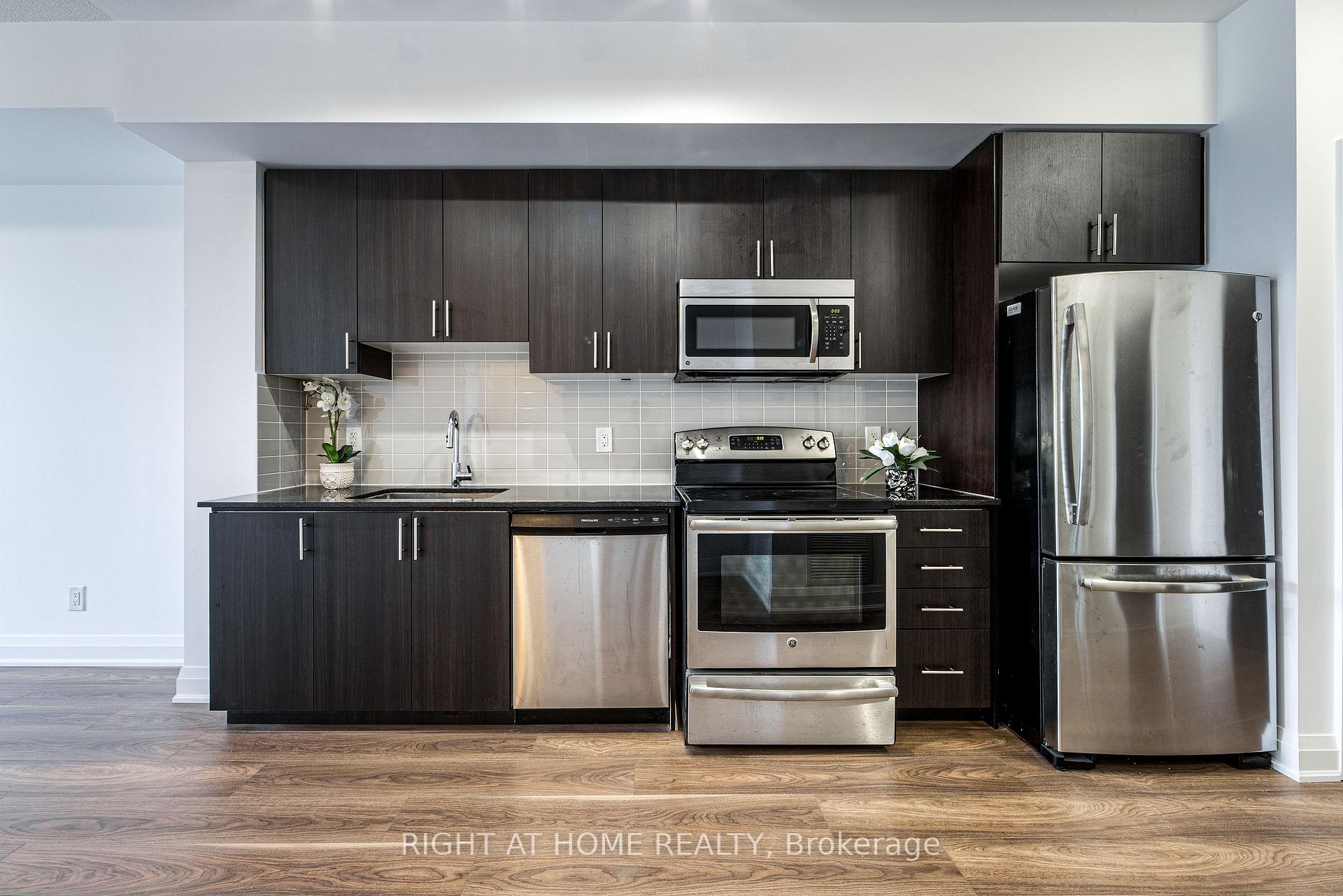 Photo 5 of Unit 2203, 7171 Yonge Street, Markham, Grandview — HOMEH