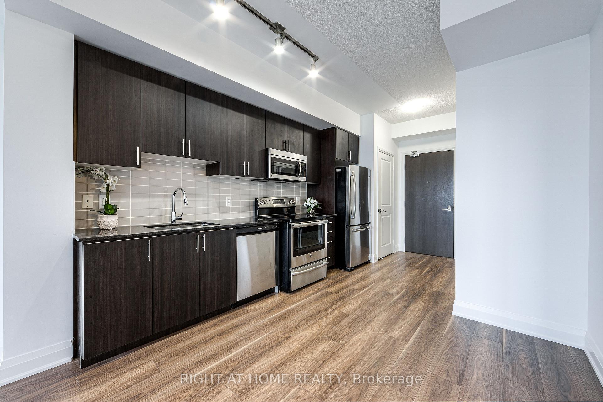 Photo 6 of Unit 2203, 7171 Yonge Street, Markham, Grandview — HOMEH