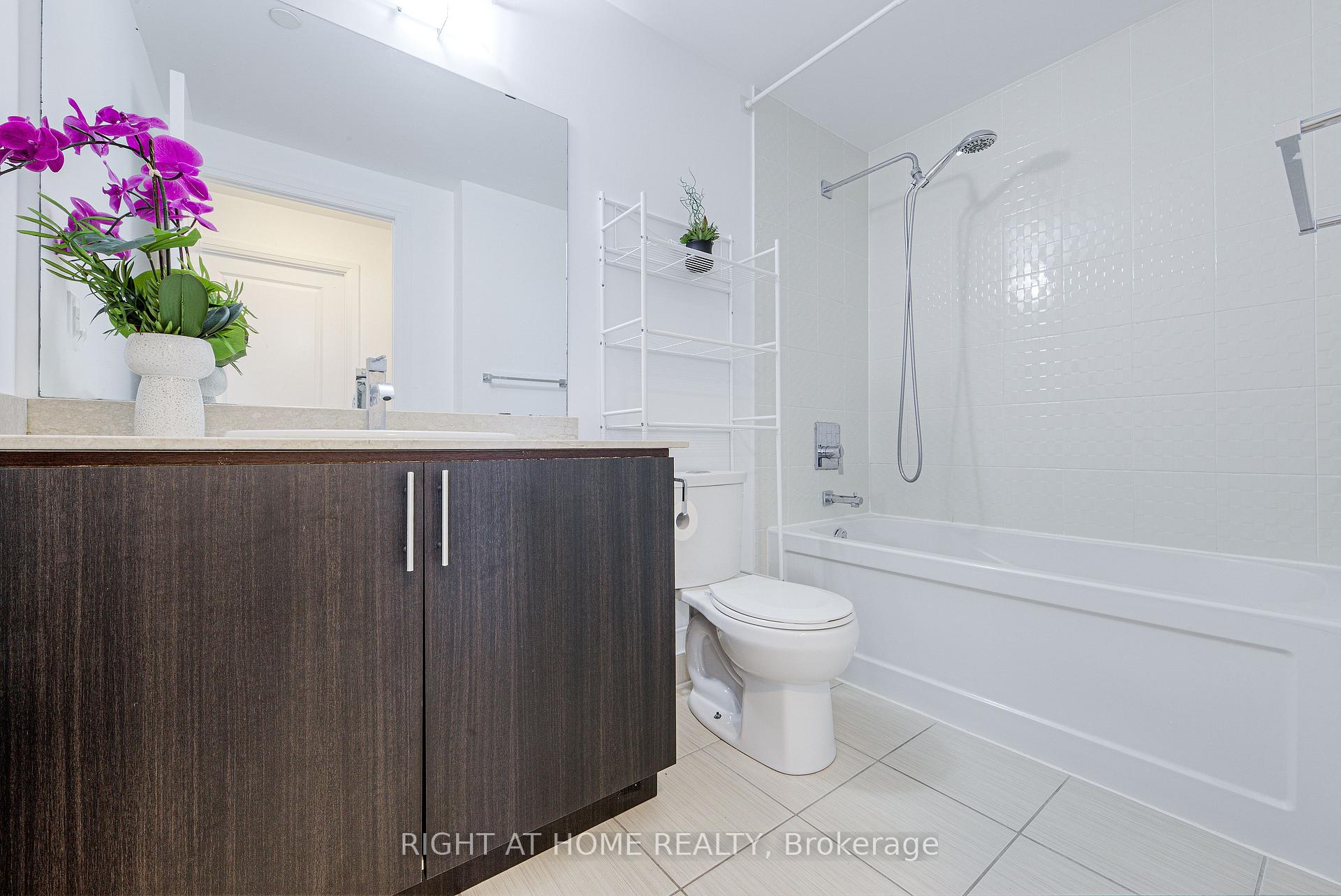 Photo 10 of Unit 2203, 7171 Yonge Street, Markham, Grandview — HOMEH