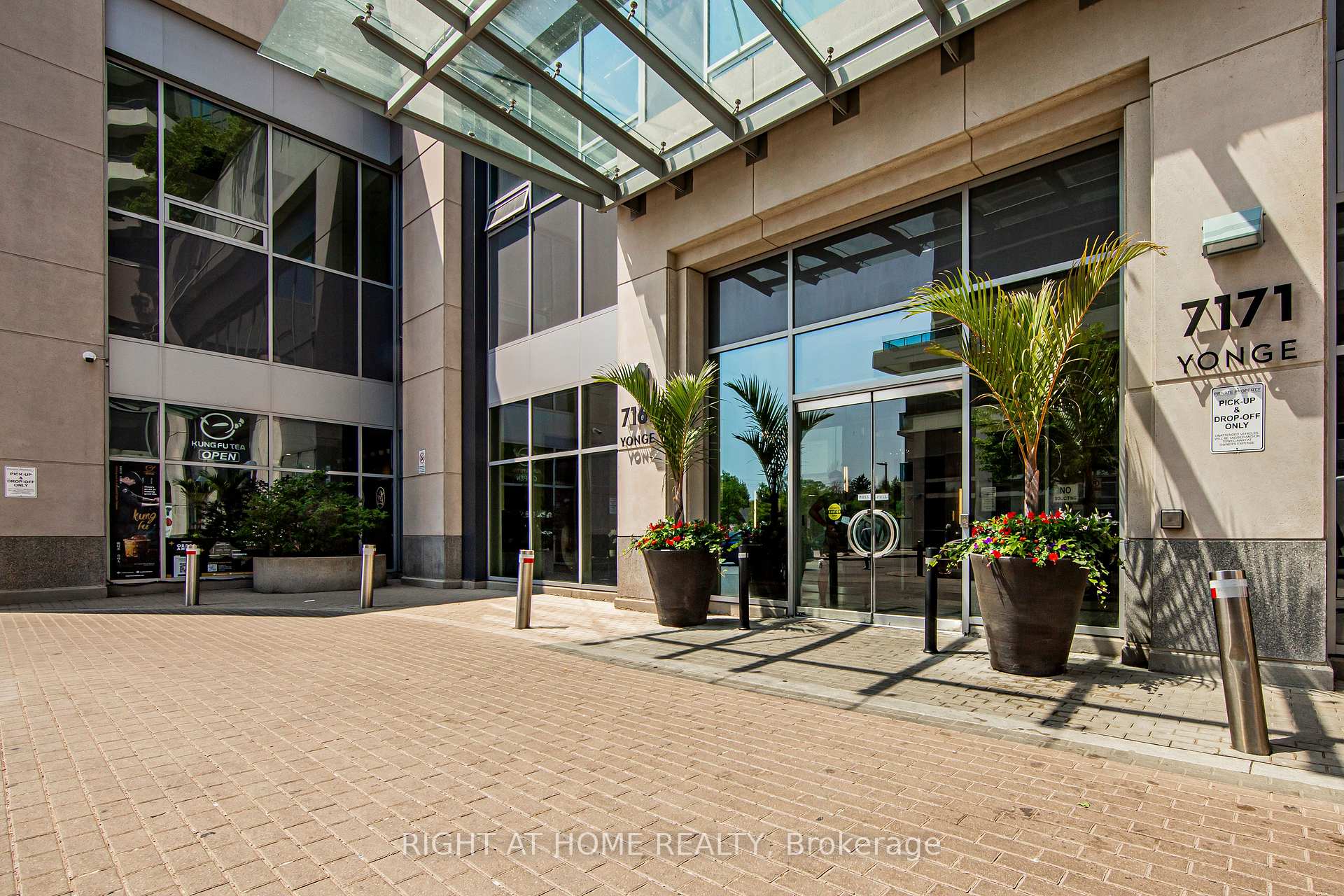 Photo 16 of Unit 2203, 7171 Yonge Street, Markham, Grandview — HOMEH