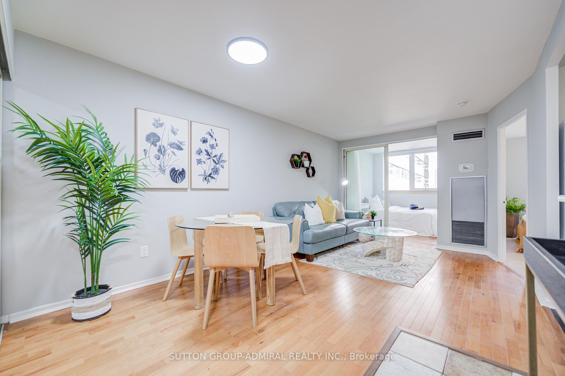 Front of Unit 716, 1055 Bay Street