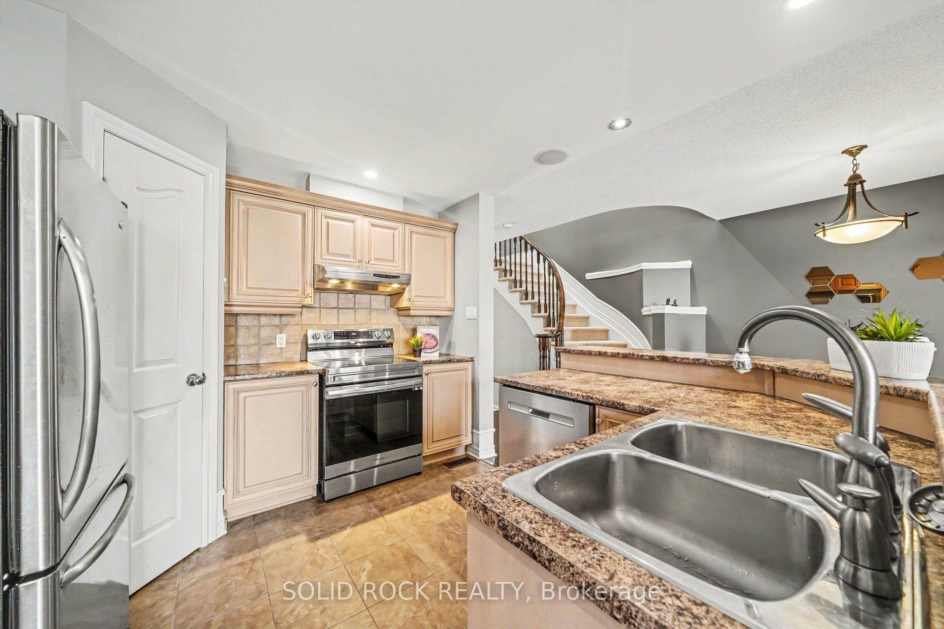 Photo 9 of 310 Grey Seal Circle, Ottawa, Riverside South/Gloucester Glen — HOMEH