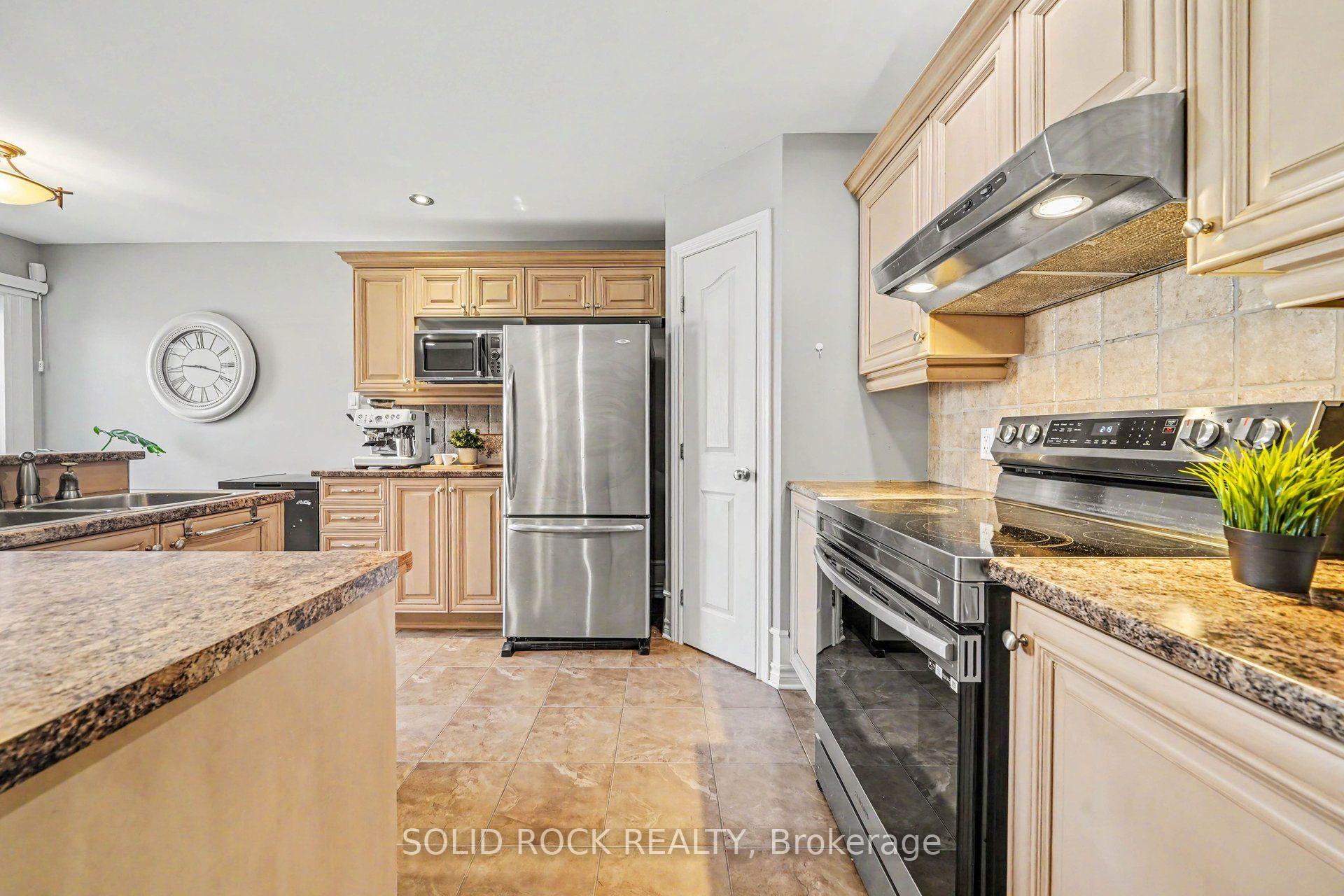 Photo 10 of 310 Grey Seal Circle, Ottawa, Riverside South/Gloucester Glen — HOMEH