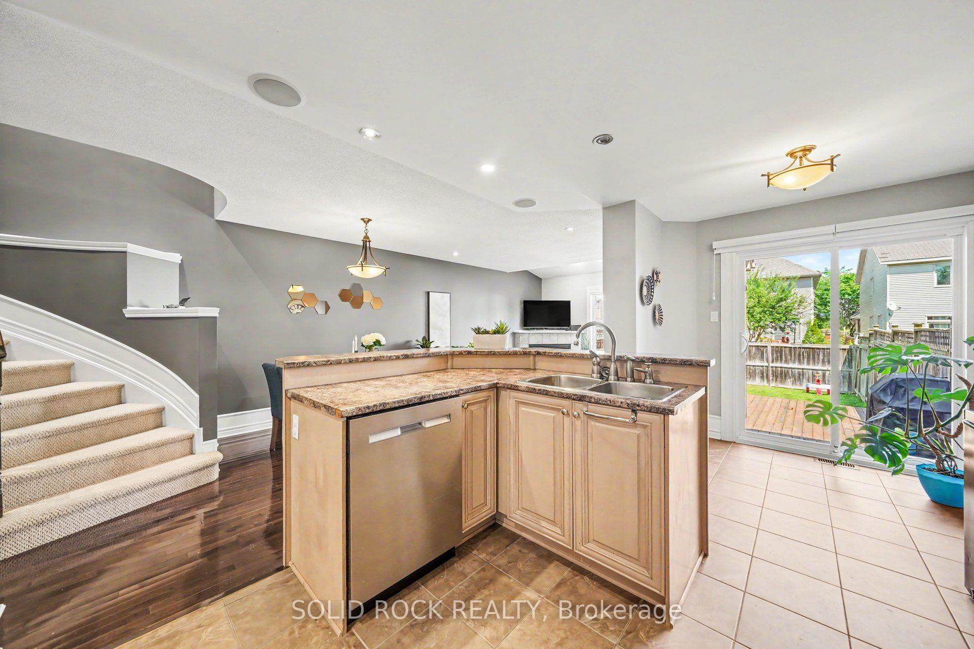 Photo 11 of 310 Grey Seal Circle, Ottawa, Riverside South/Gloucester Glen — HOMEH