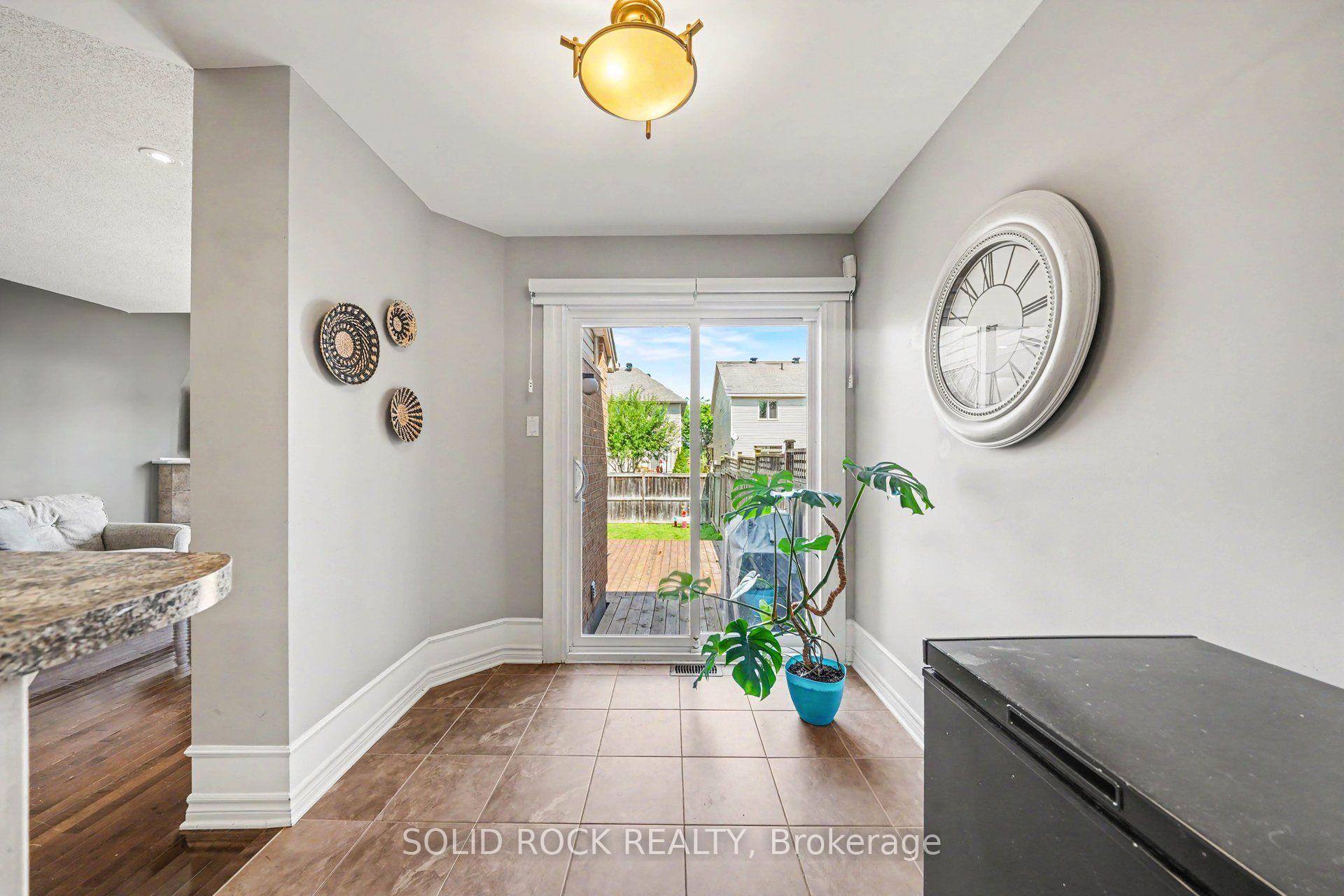 Photo 12 of 310 Grey Seal Circle, Ottawa, Riverside South/Gloucester Glen — HOMEH