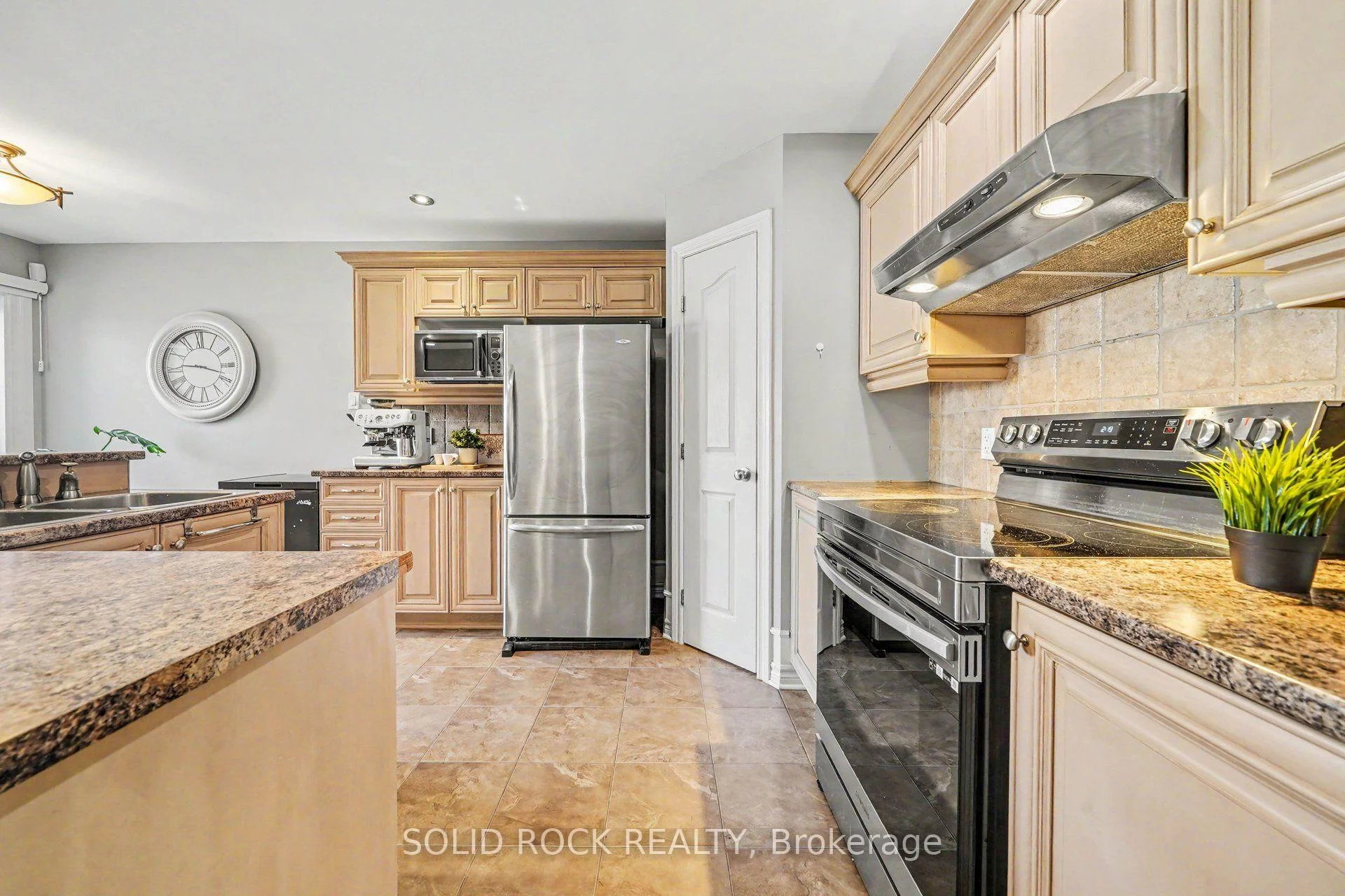 Photo 16 of 310 Grey Seal Circle, Ottawa, Riverside South/Gloucester Glen — HOMEH