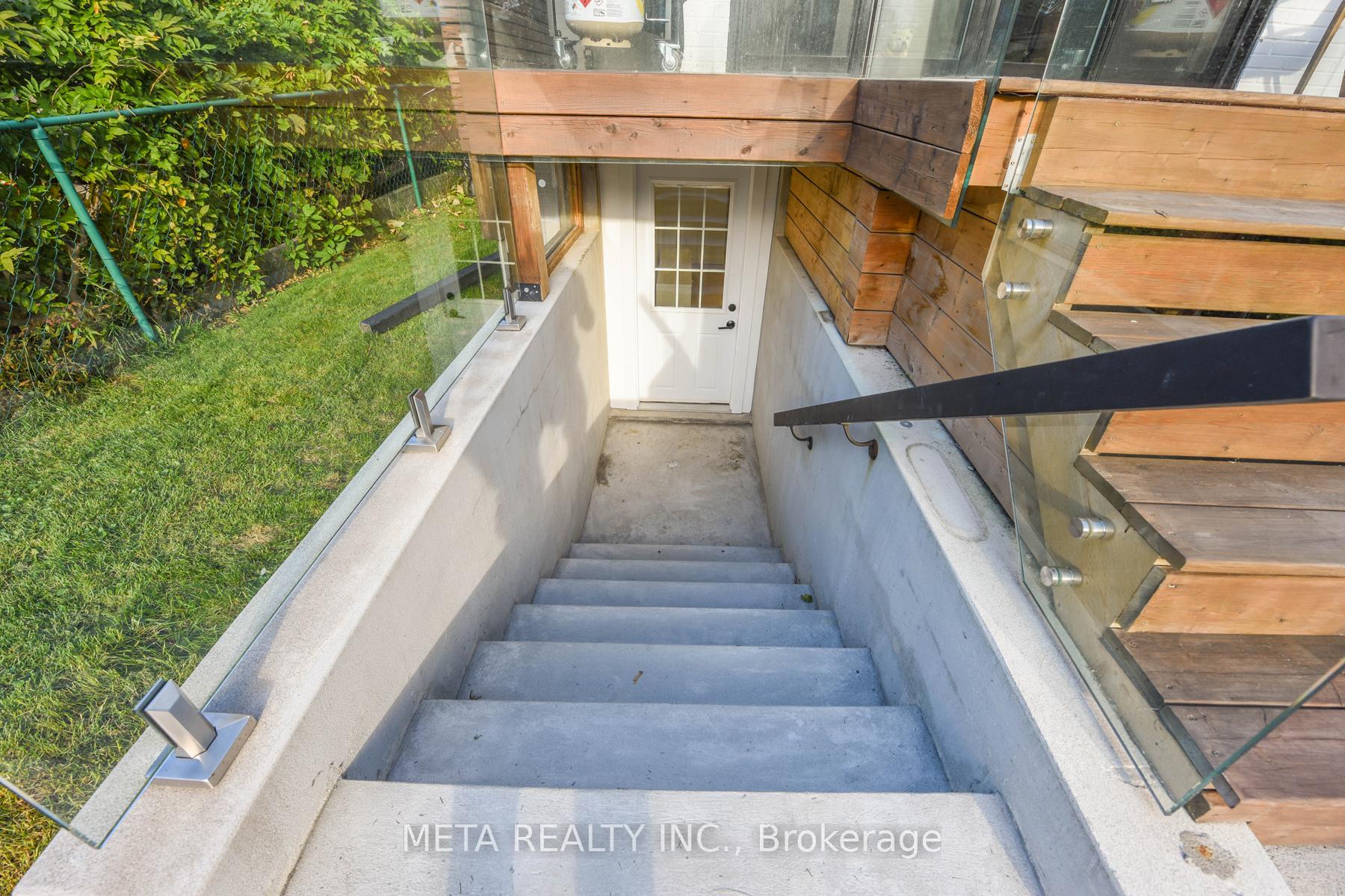 Photo 20 of 28 Connorvale Avenue, Etobicoke, Alderwood — HOMEH