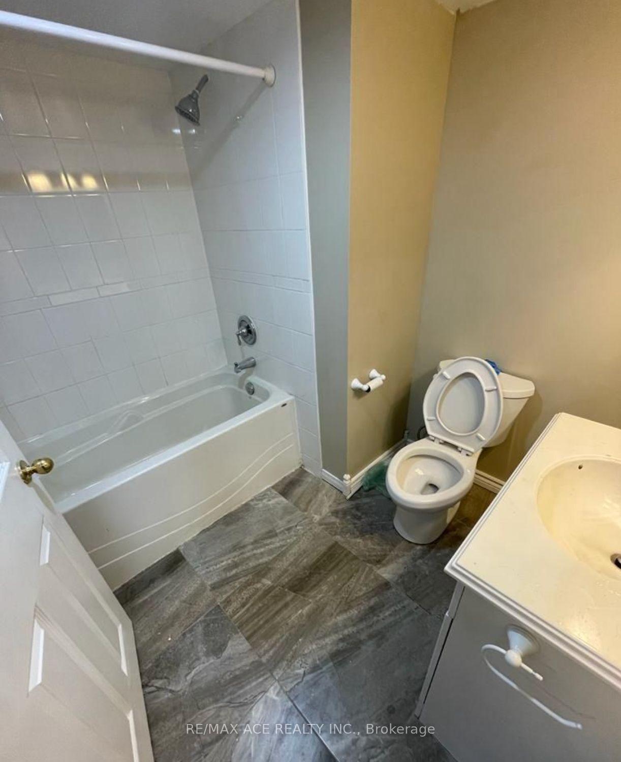 Photo 6 of Unit Bsmt, 46 Mossbank Drive, Scarborough, Woburn — HOMEH