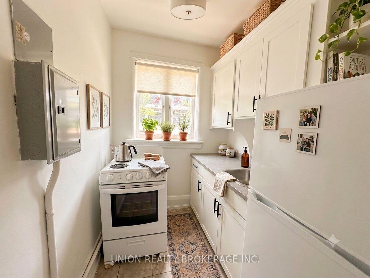 Photo 5 of 84 Willow Avenue, Toronto, The Beaches — HOMEH
