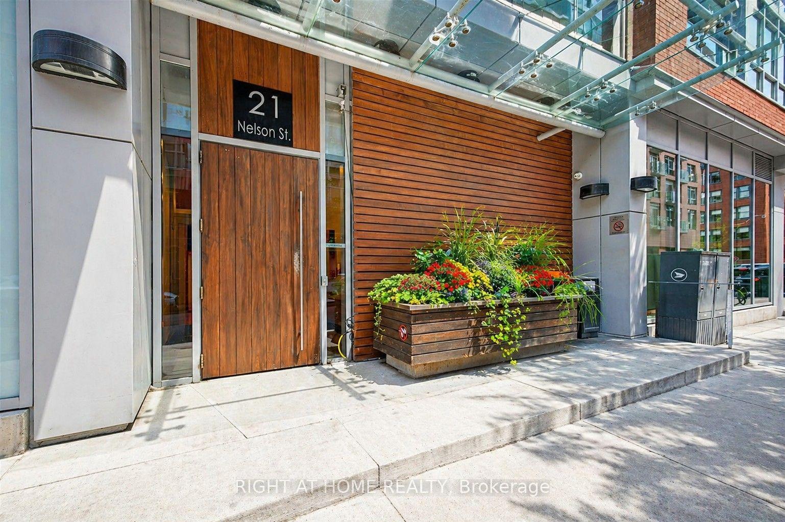 Photo 2 of Unit Lph01, 21 Nelson Street, Toronto, Waterfront Communities — HOMEH