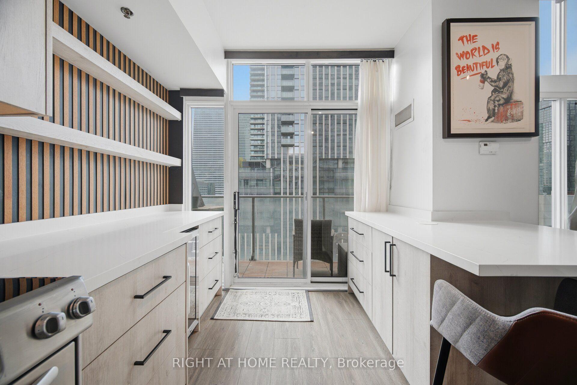 Photo 11 of Unit Lph01, 21 Nelson Street, Toronto, Waterfront Communities — HOMEH