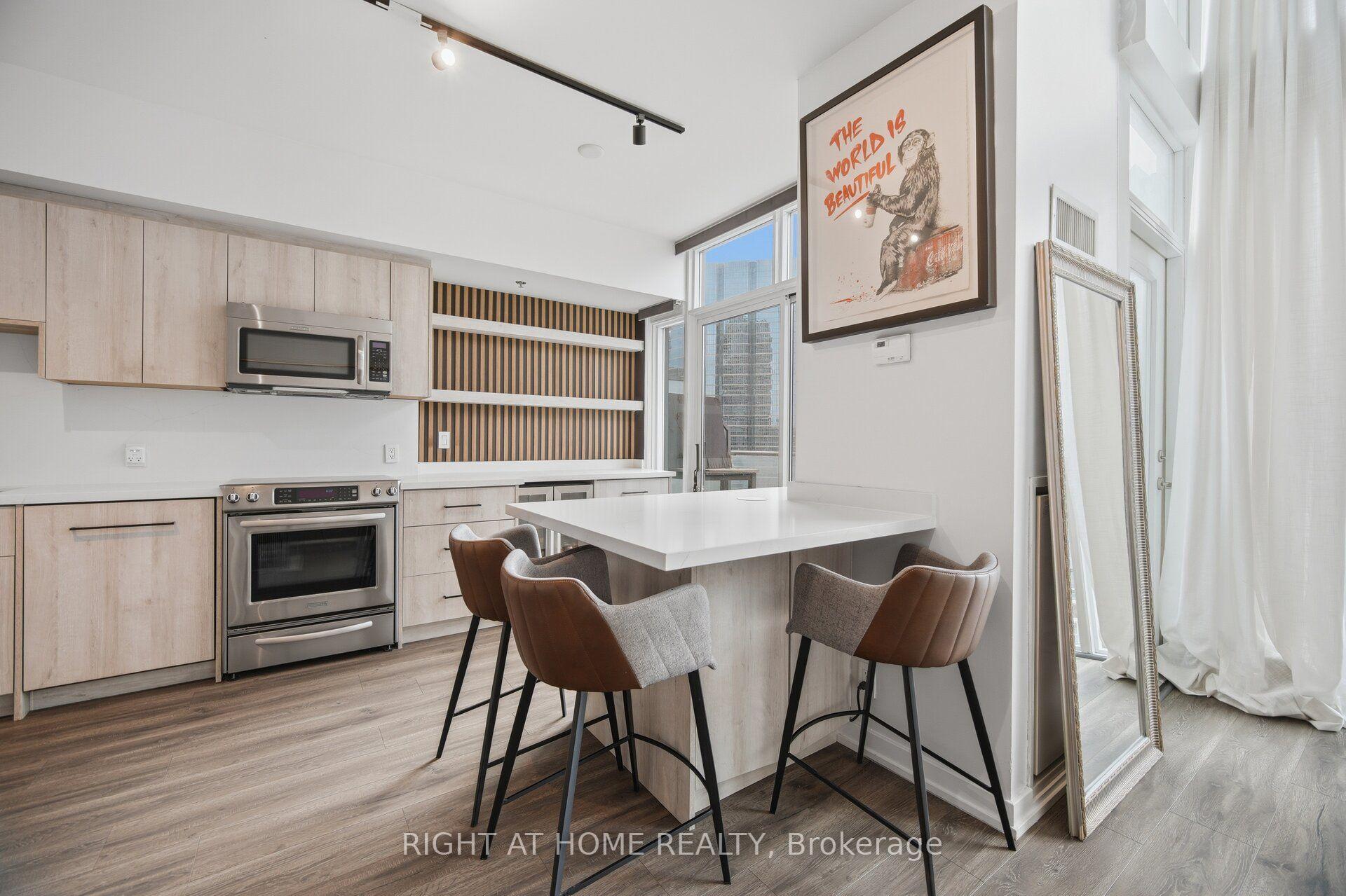 Photo 14 of Unit Lph01, 21 Nelson Street, Toronto, Waterfront Communities — HOMEH