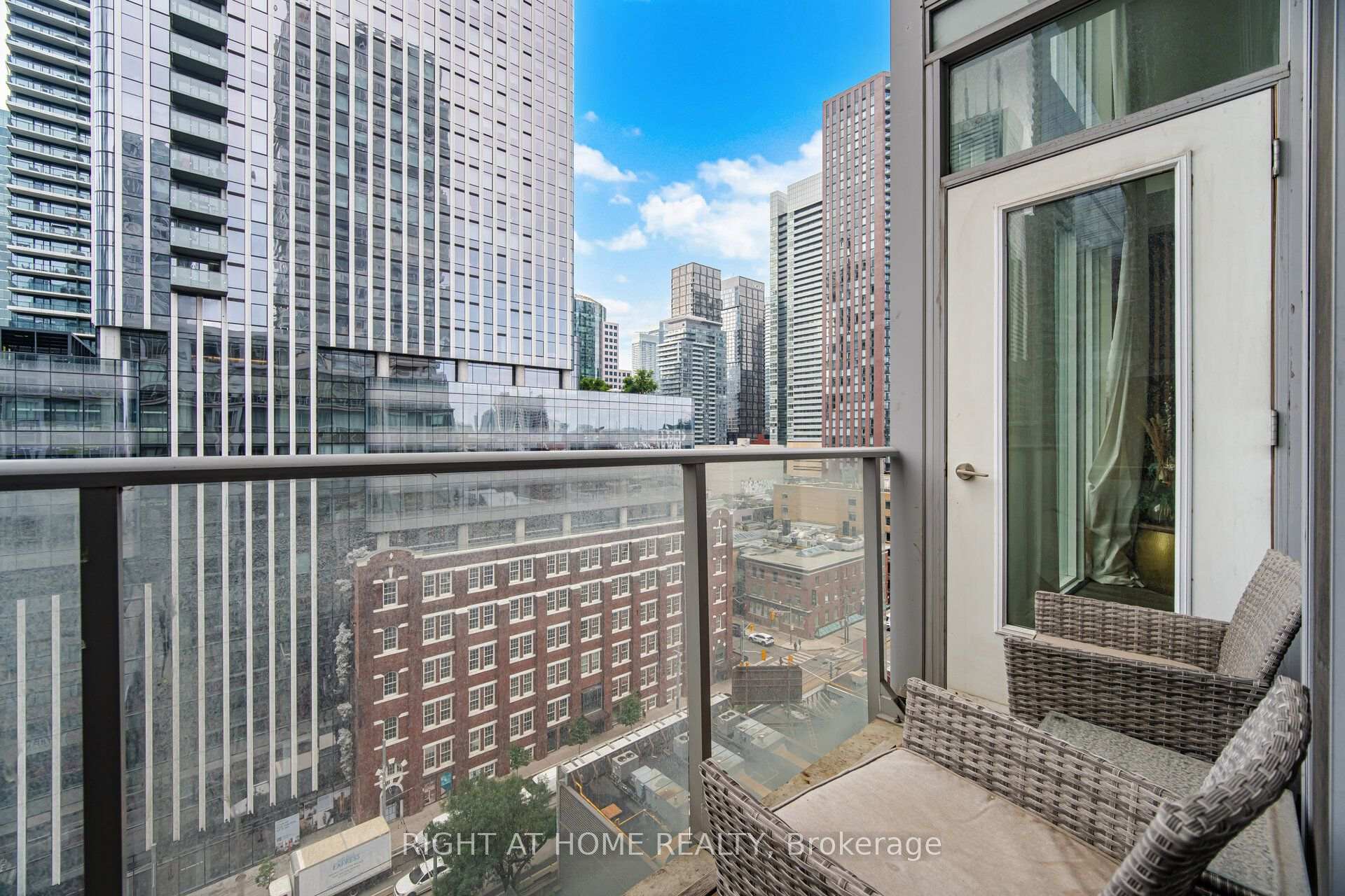 Photo 22 of Unit Lph01, 21 Nelson Street, Toronto, Waterfront Communities — HOMEH