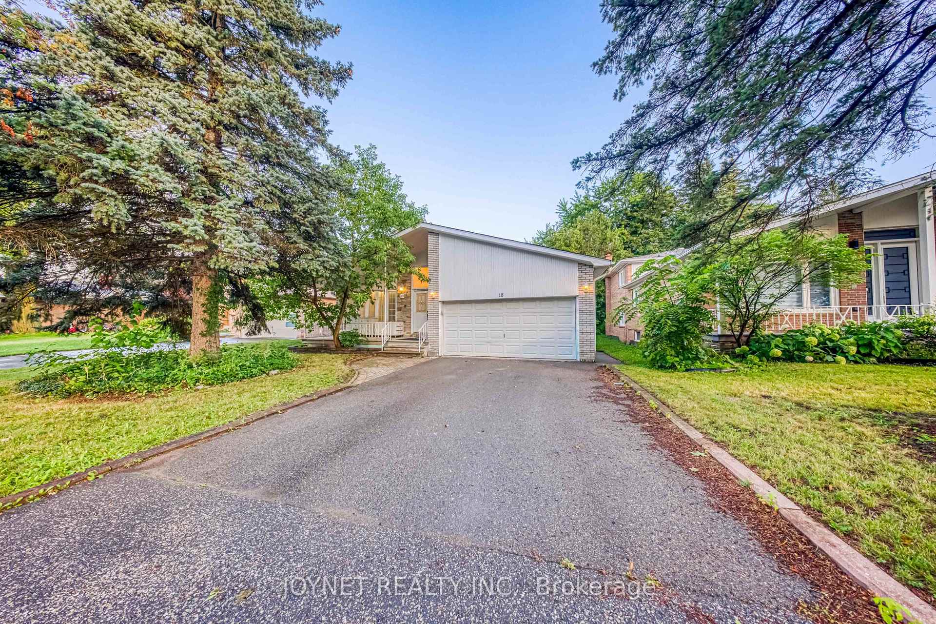 Photo 2 of 18 Bruce Farm Drive, North York, Bayview Woods-Steeles — HOMEH