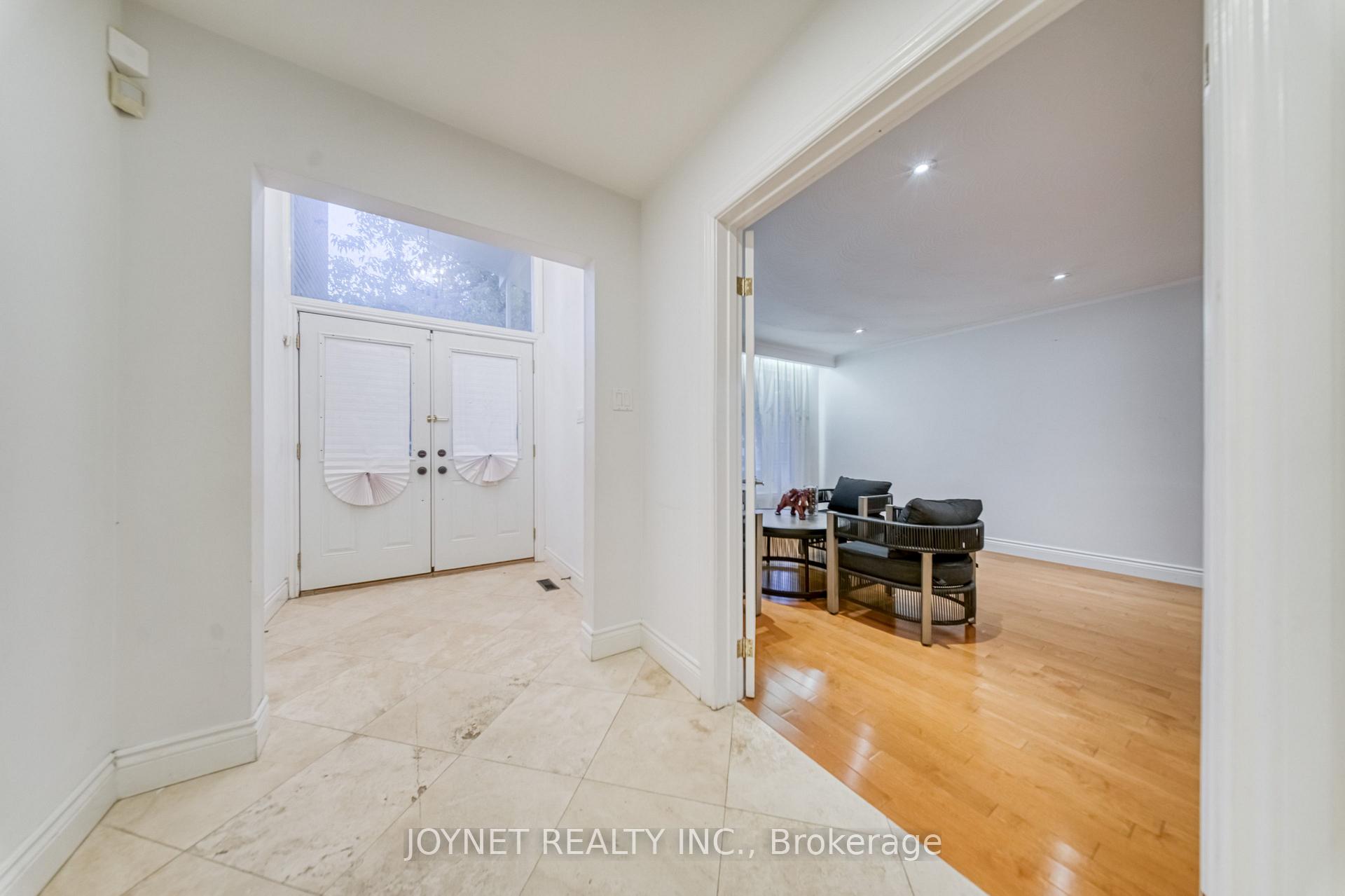 Photo 3 of 18 Bruce Farm Drive, North York, Bayview Woods-Steeles — HOMEH