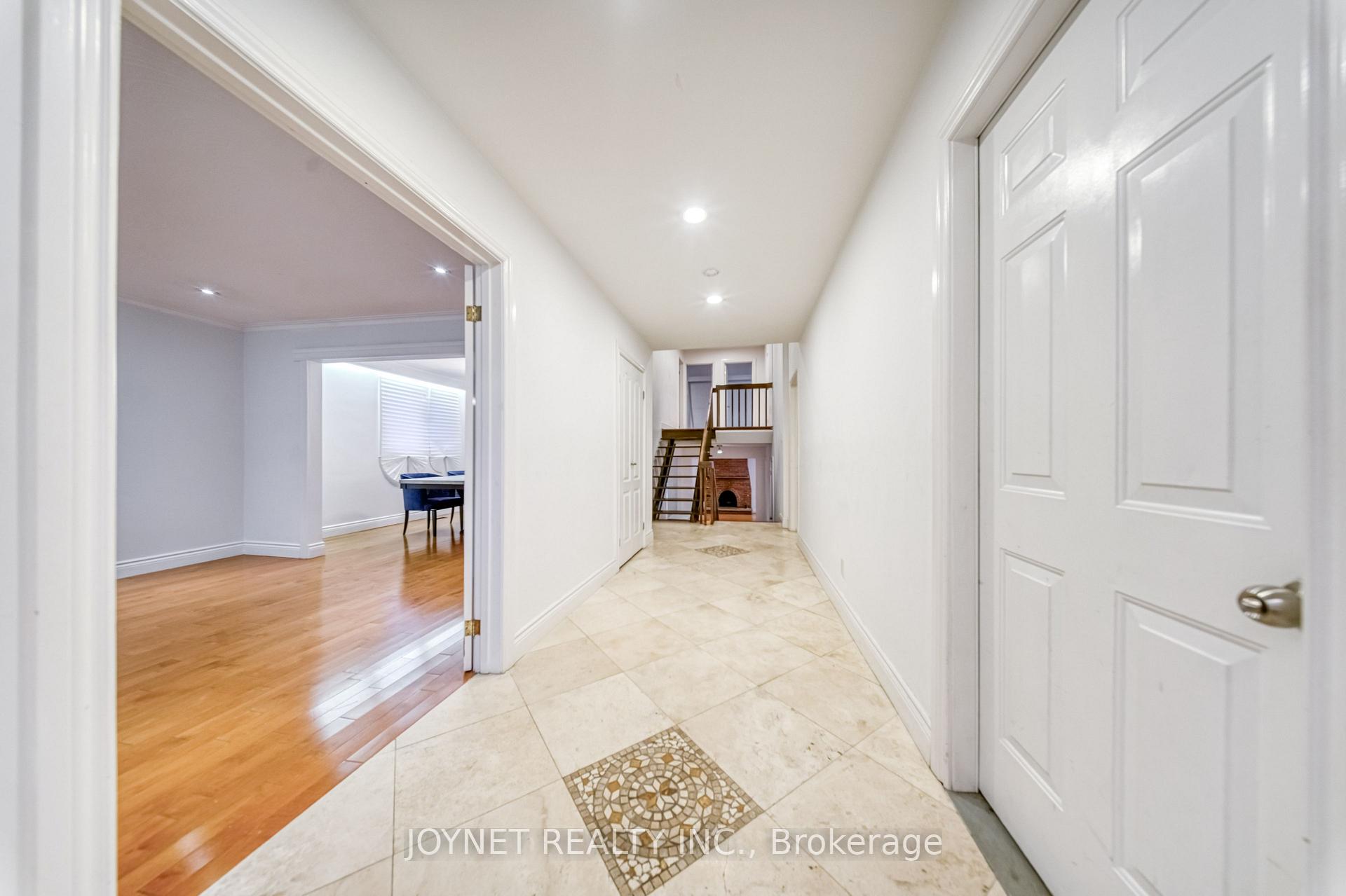 Photo 4 of 18 Bruce Farm Drive, North York, Bayview Woods-Steeles — HOMEH