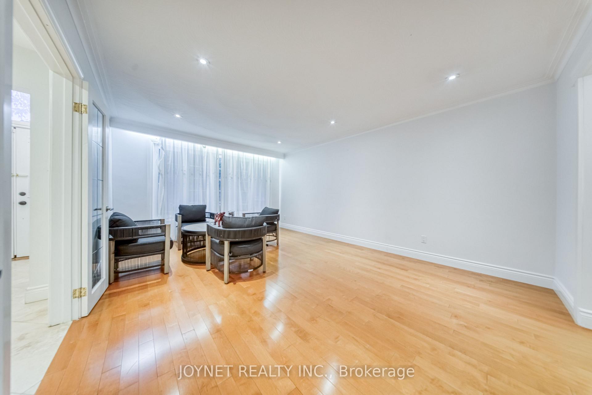 Photo 5 of 18 Bruce Farm Drive, North York, Bayview Woods-Steeles — HOMEH