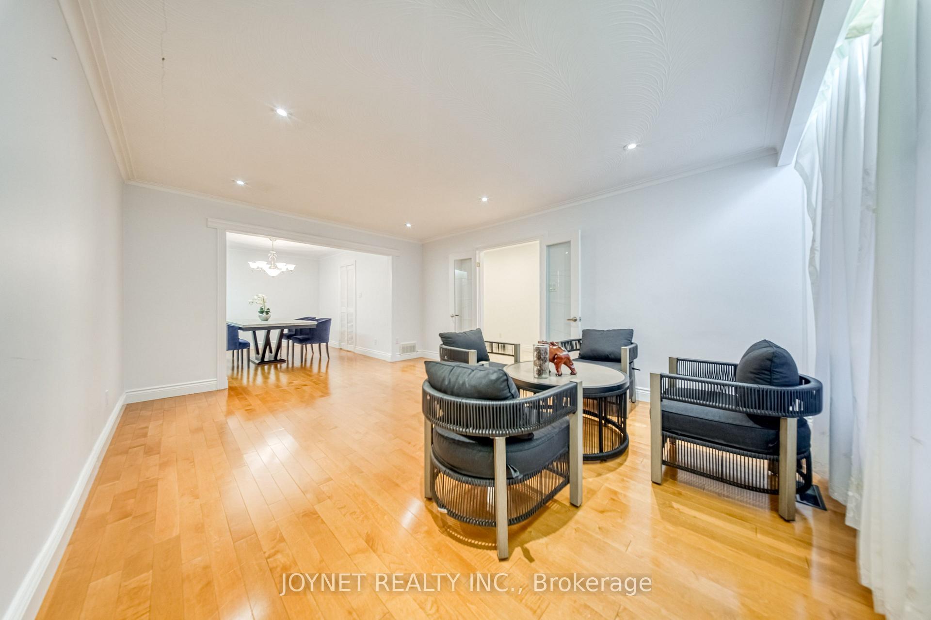 Photo 6 of 18 Bruce Farm Drive, North York, Bayview Woods-Steeles — HOMEH