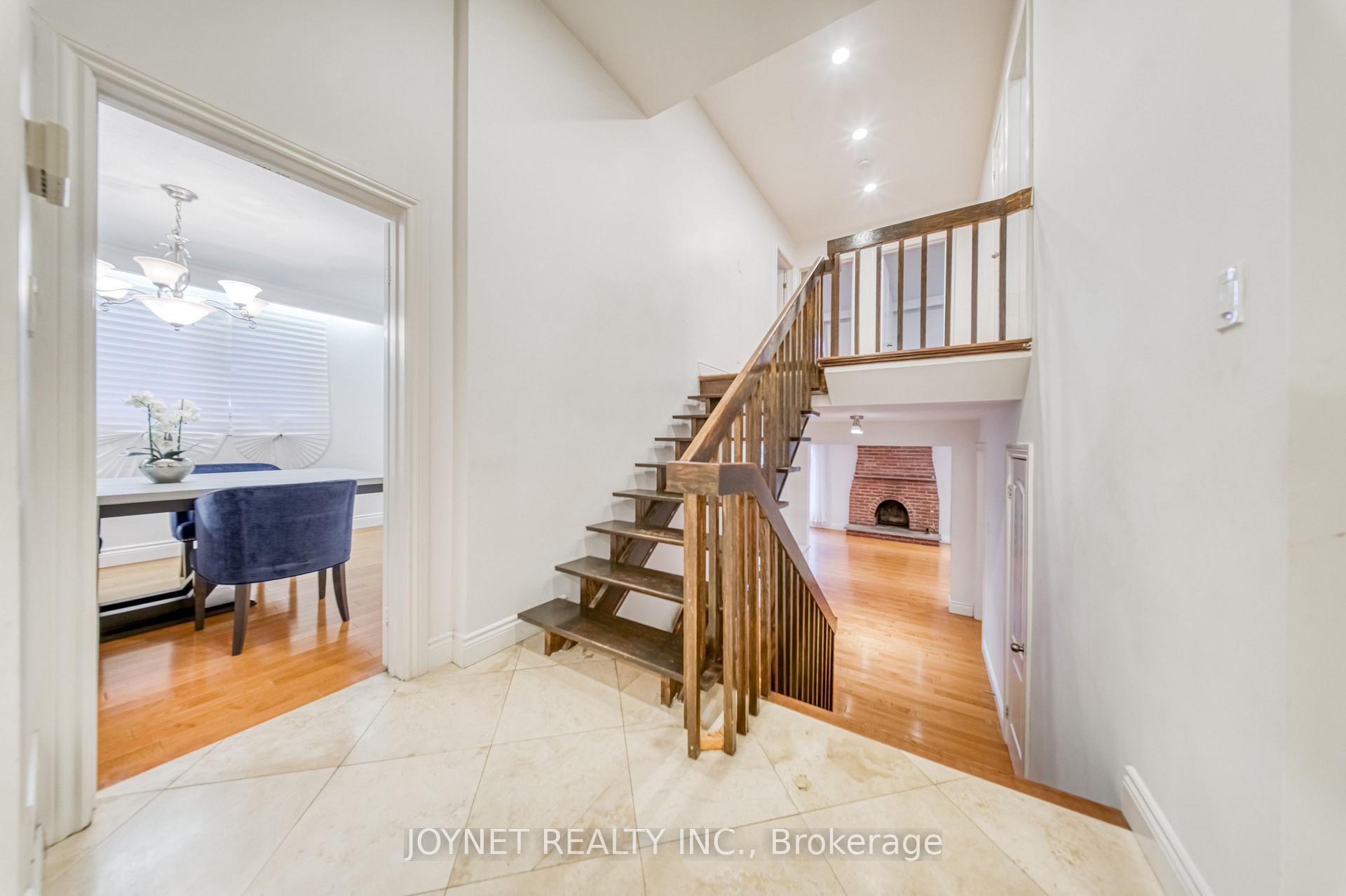 Photo 9 of 18 Bruce Farm Drive, North York, Bayview Woods-Steeles — HOMEH