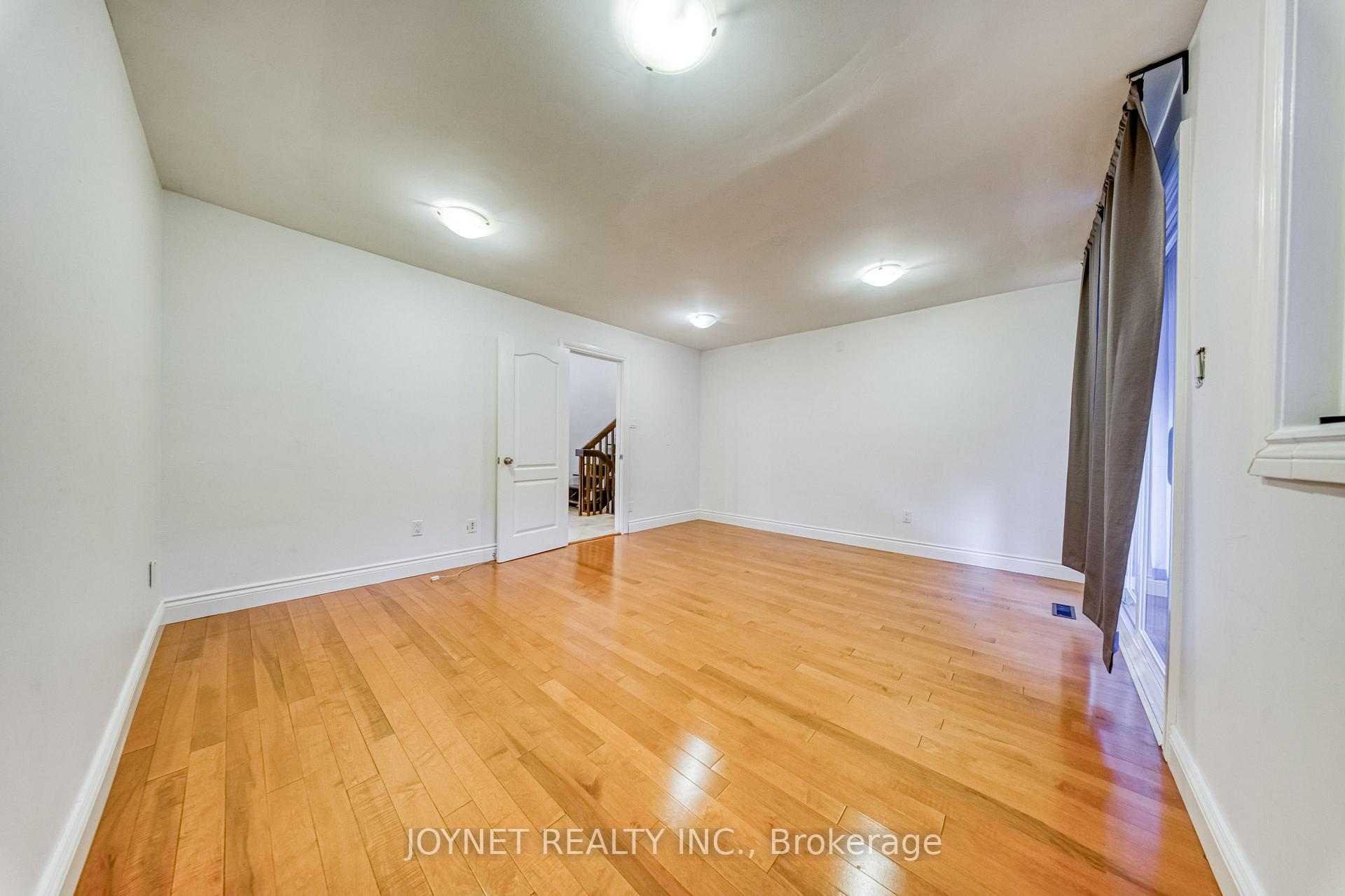 Photo 11 of 18 Bruce Farm Drive, North York, Bayview Woods-Steeles — HOMEH