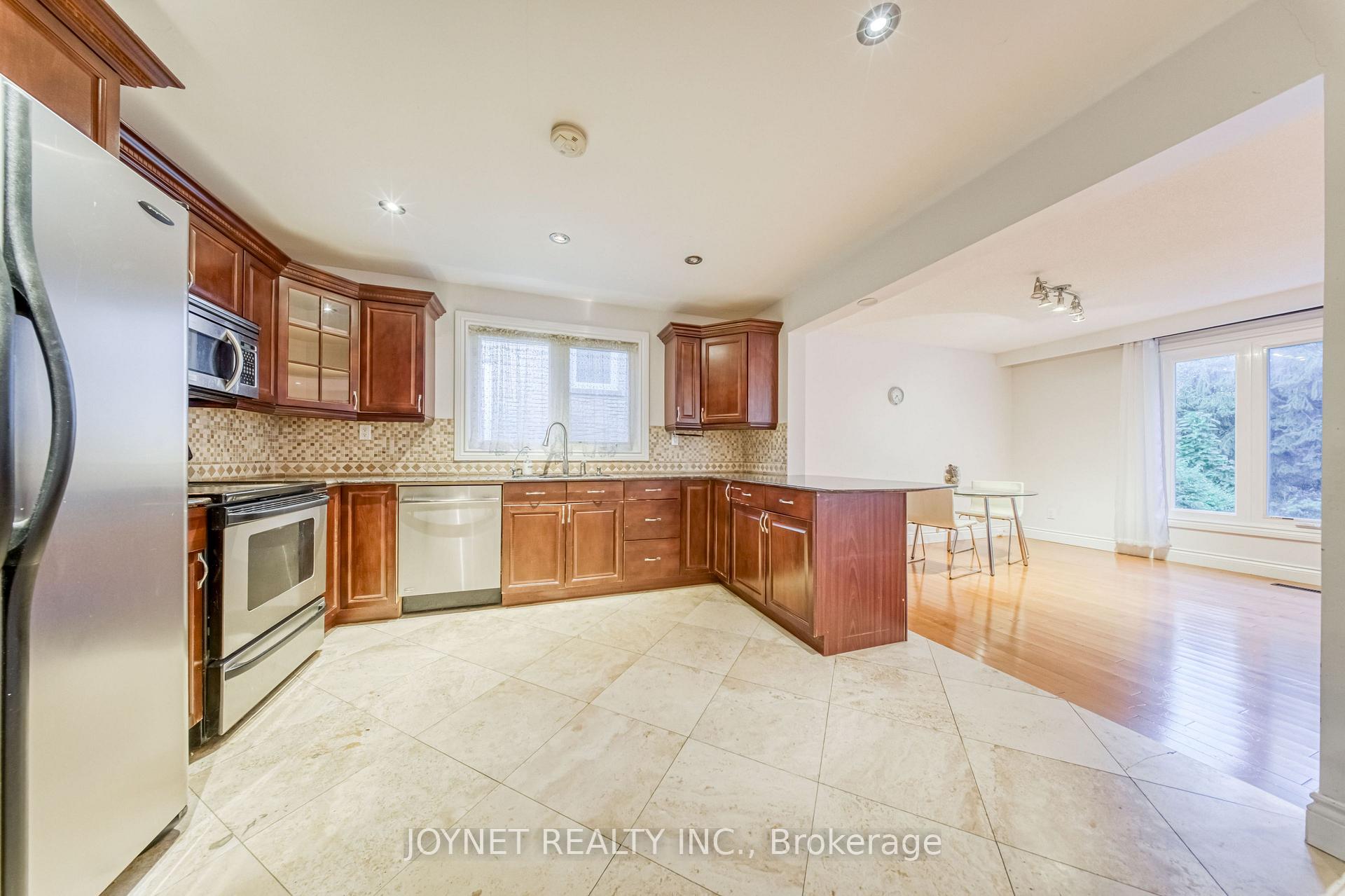 Photo 12 of 18 Bruce Farm Drive, North York, Bayview Woods-Steeles — HOMEH