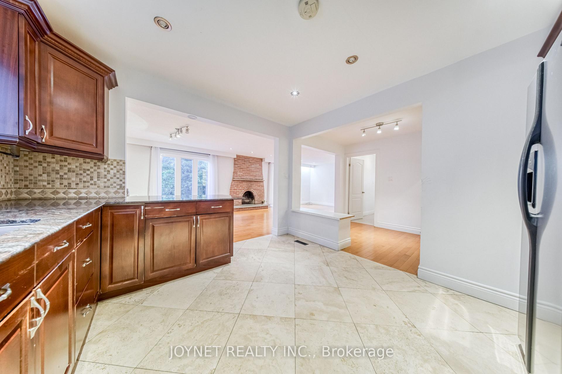 Photo 13 of 18 Bruce Farm Drive, North York, Bayview Woods-Steeles — HOMEH