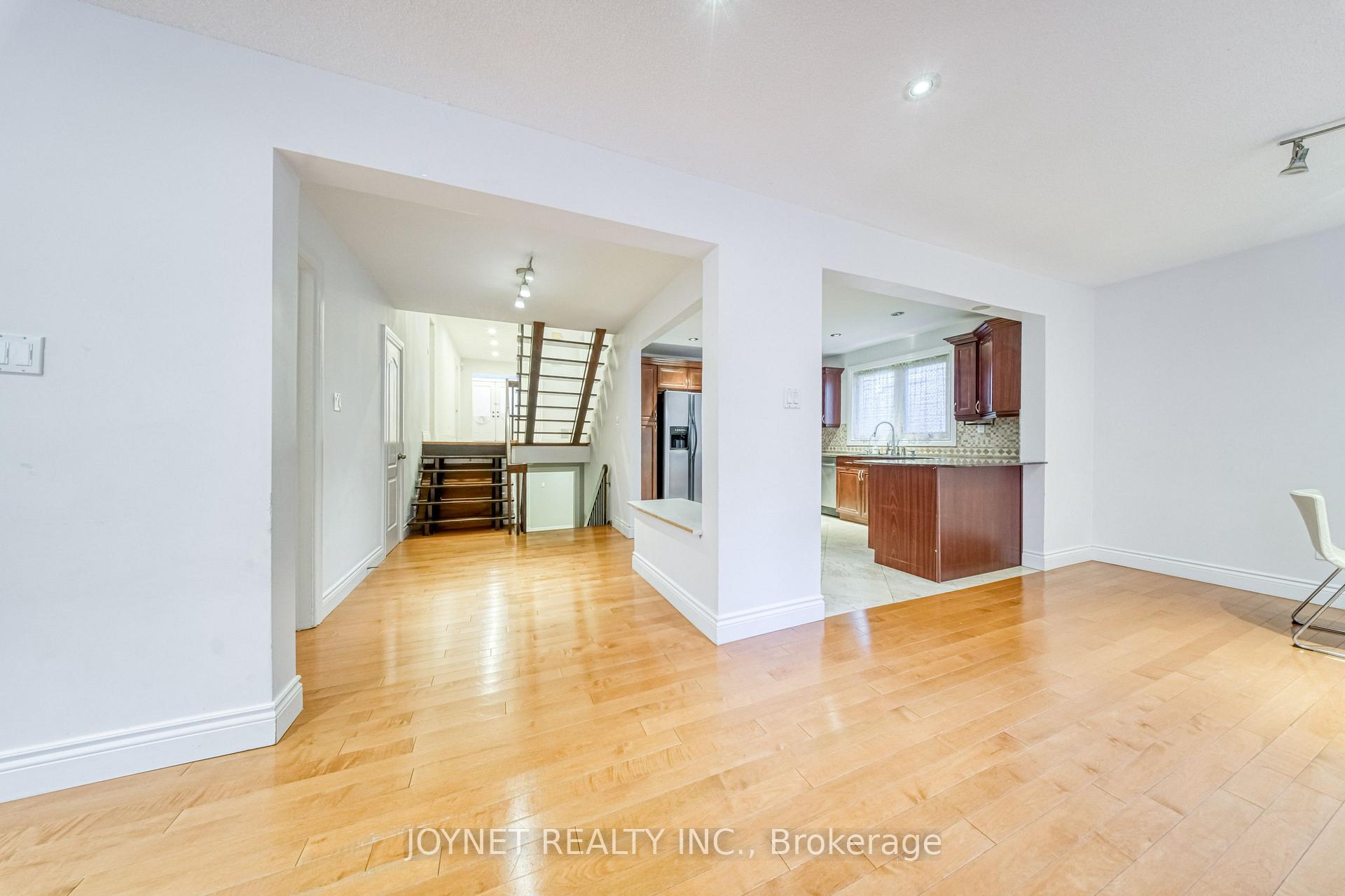 Photo 17 of 18 Bruce Farm Drive, North York, Bayview Woods-Steeles — HOMEH