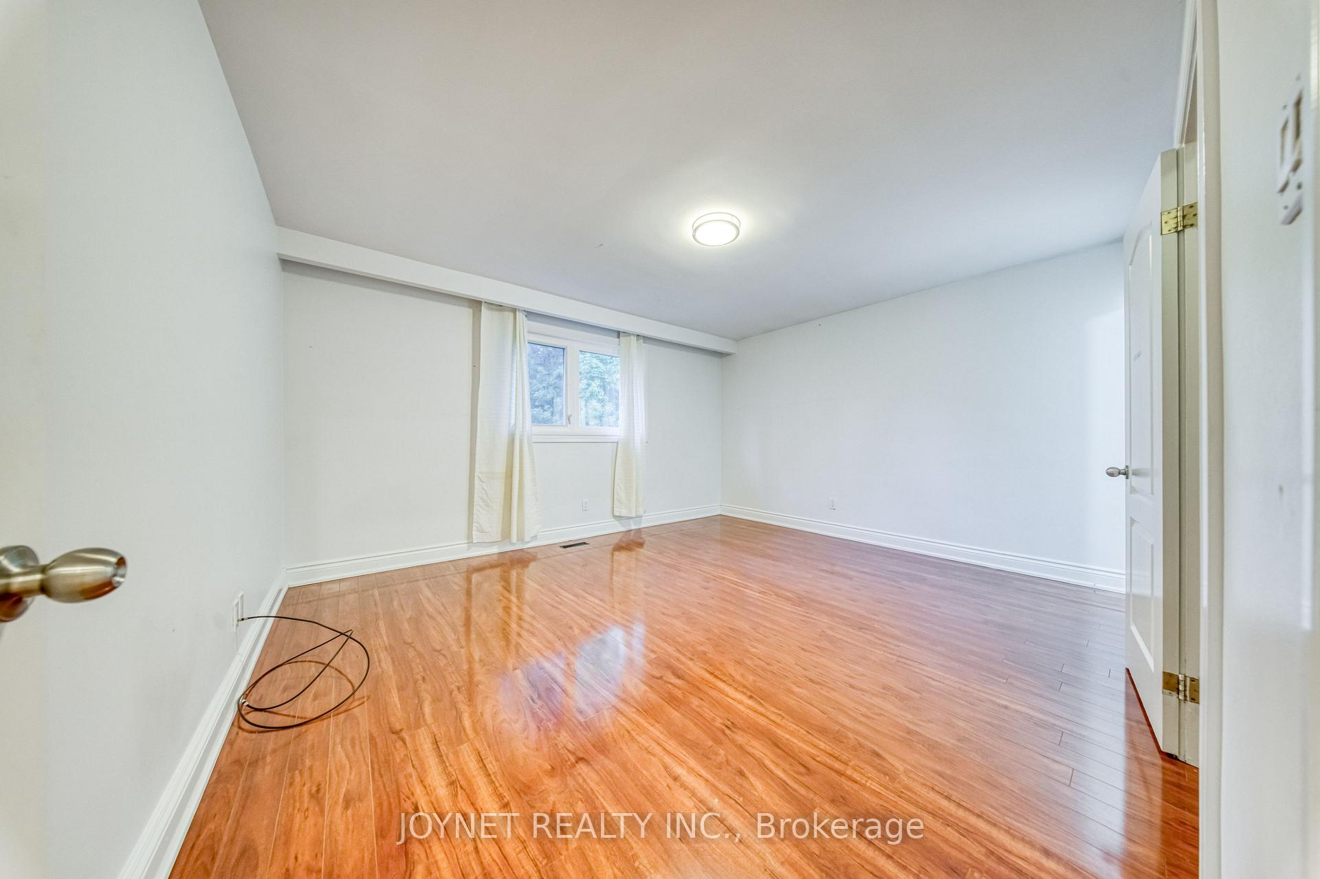 Photo 21 of 18 Bruce Farm Drive, North York, Bayview Woods-Steeles — HOMEH