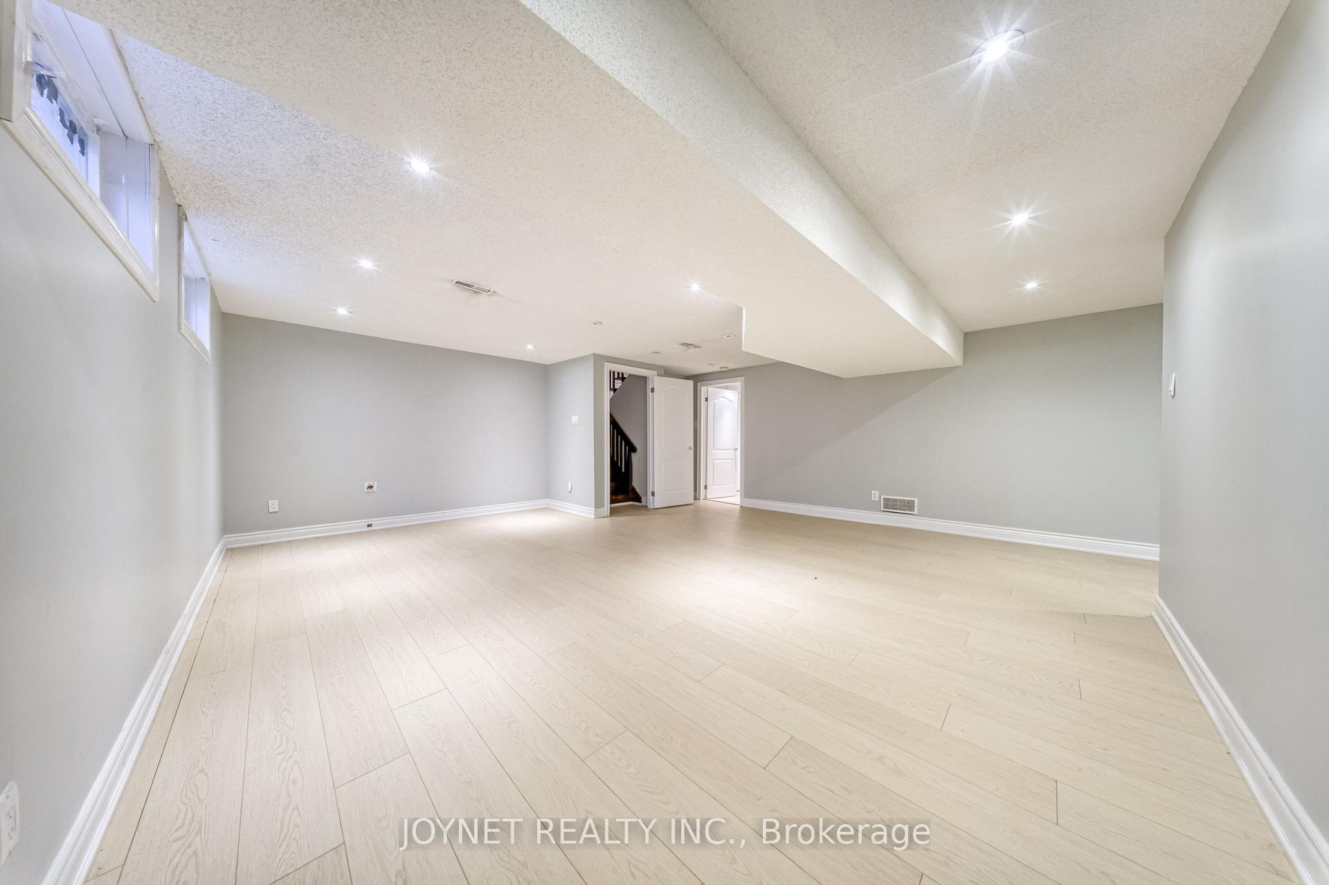 Photo 32 of 18 Bruce Farm Drive, North York, Bayview Woods-Steeles — HOMEH