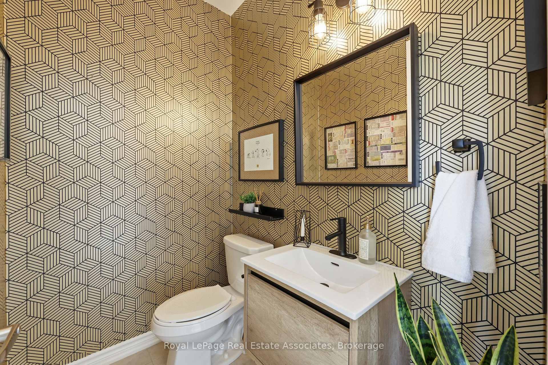 Photo 20 of Unit 27, 1222 Rose Way, Milton, Cobban — HOMEH