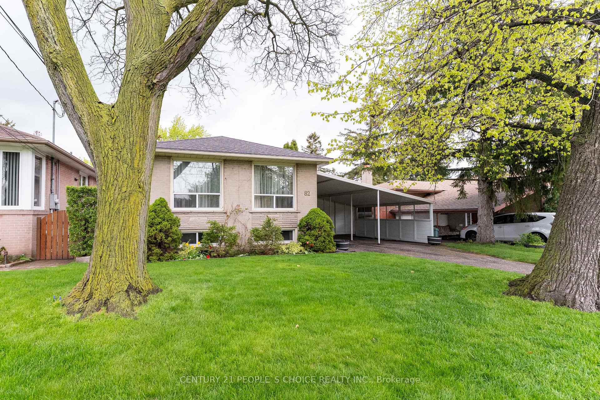 Photo 5 of 82 Hadrian Drive, Etobicoke, Elms-Old Rexdale — HOMEH