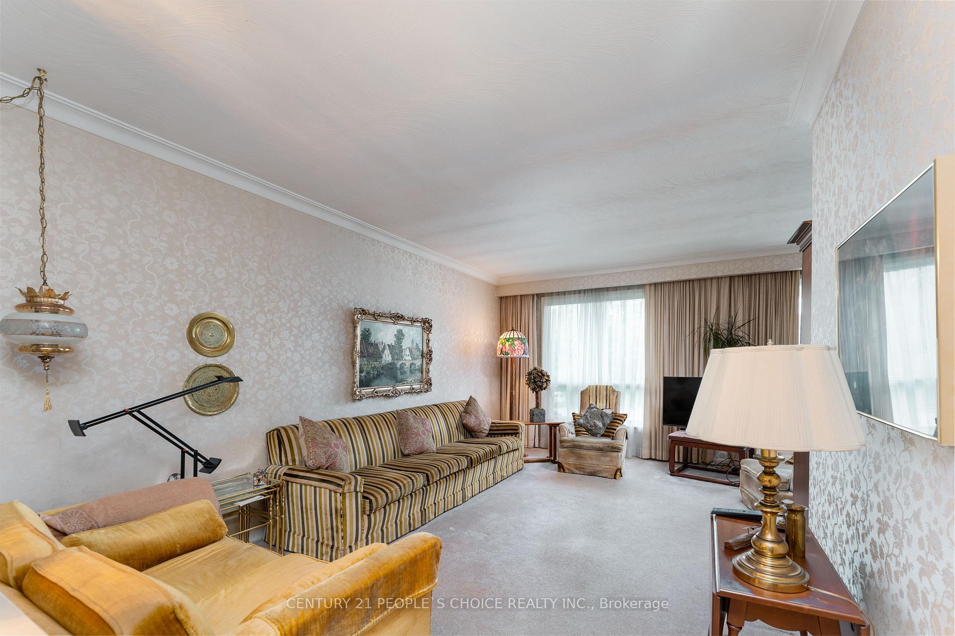 Photo 8 of 82 Hadrian Drive, Etobicoke, Elms-Old Rexdale — HOMEH